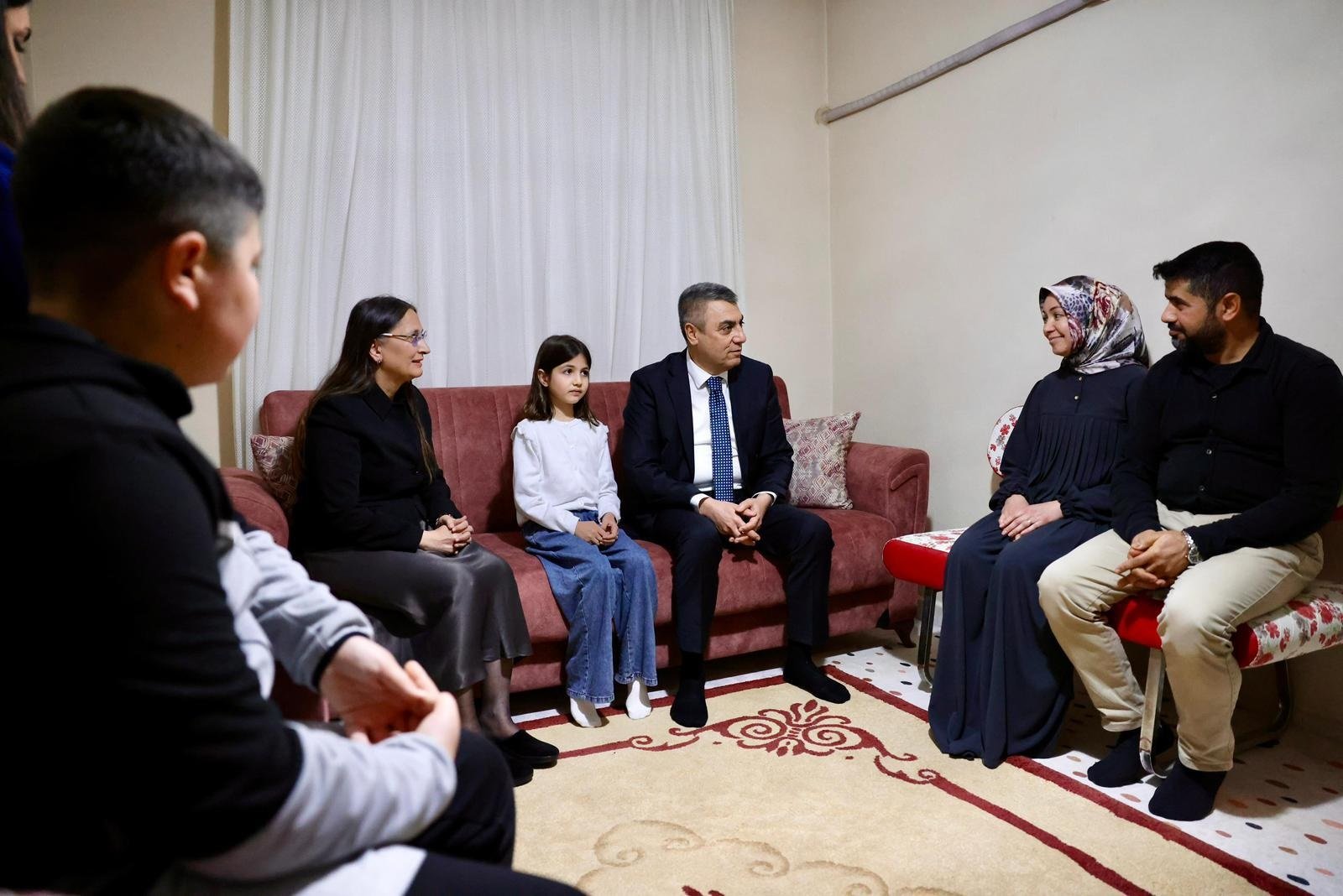 Hazal Güner ve ailesi Mersin Valisi ziyareti