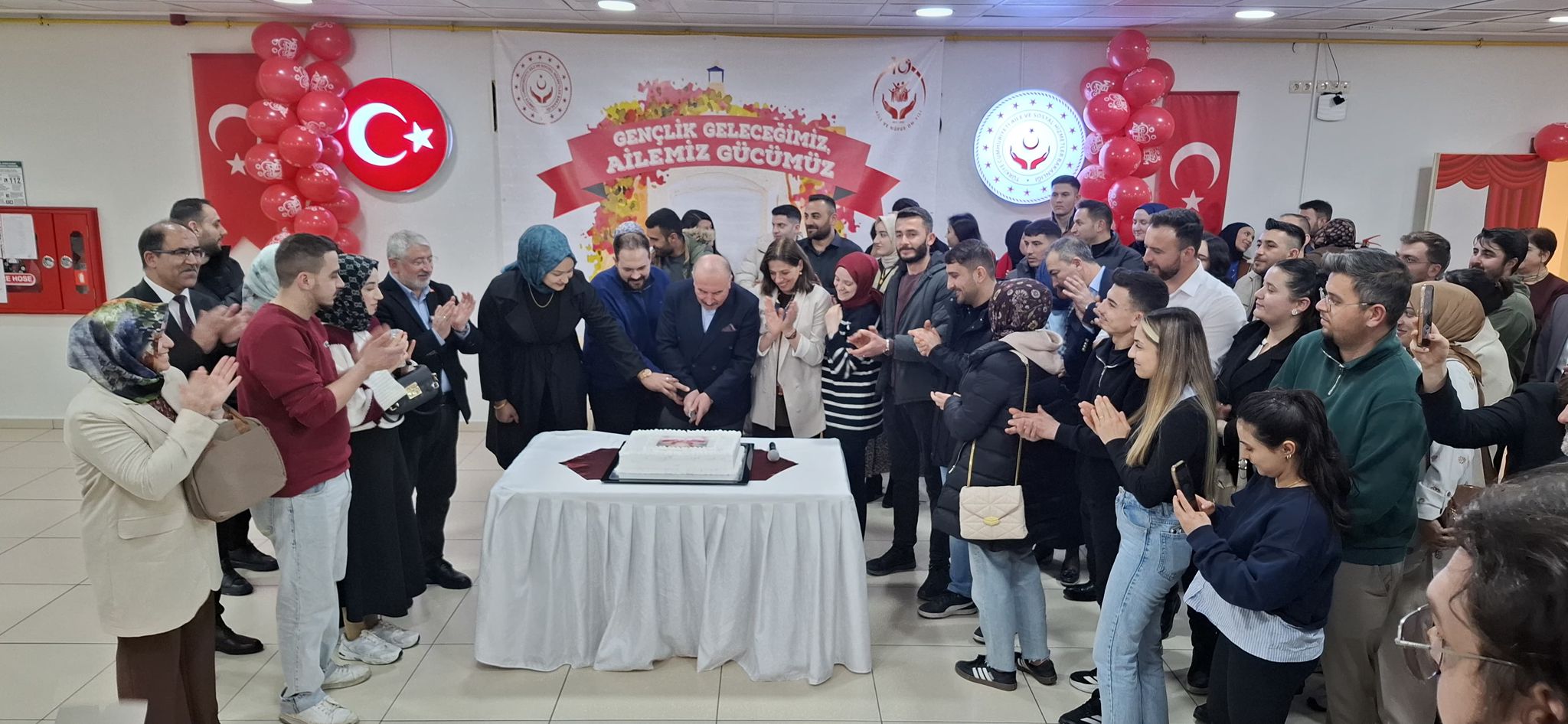 Aile ve Sosyal Hizmetler Bakanı Mahinur Özdemir Göktaş