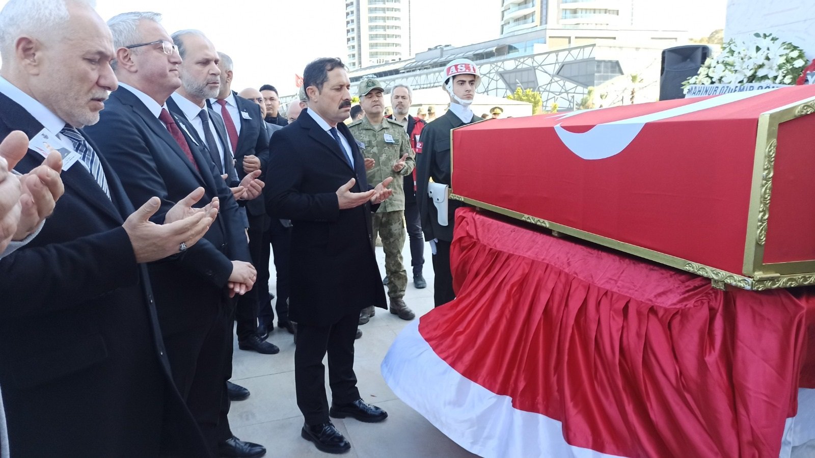 Şehit Ailesi Cenaze Töreninde