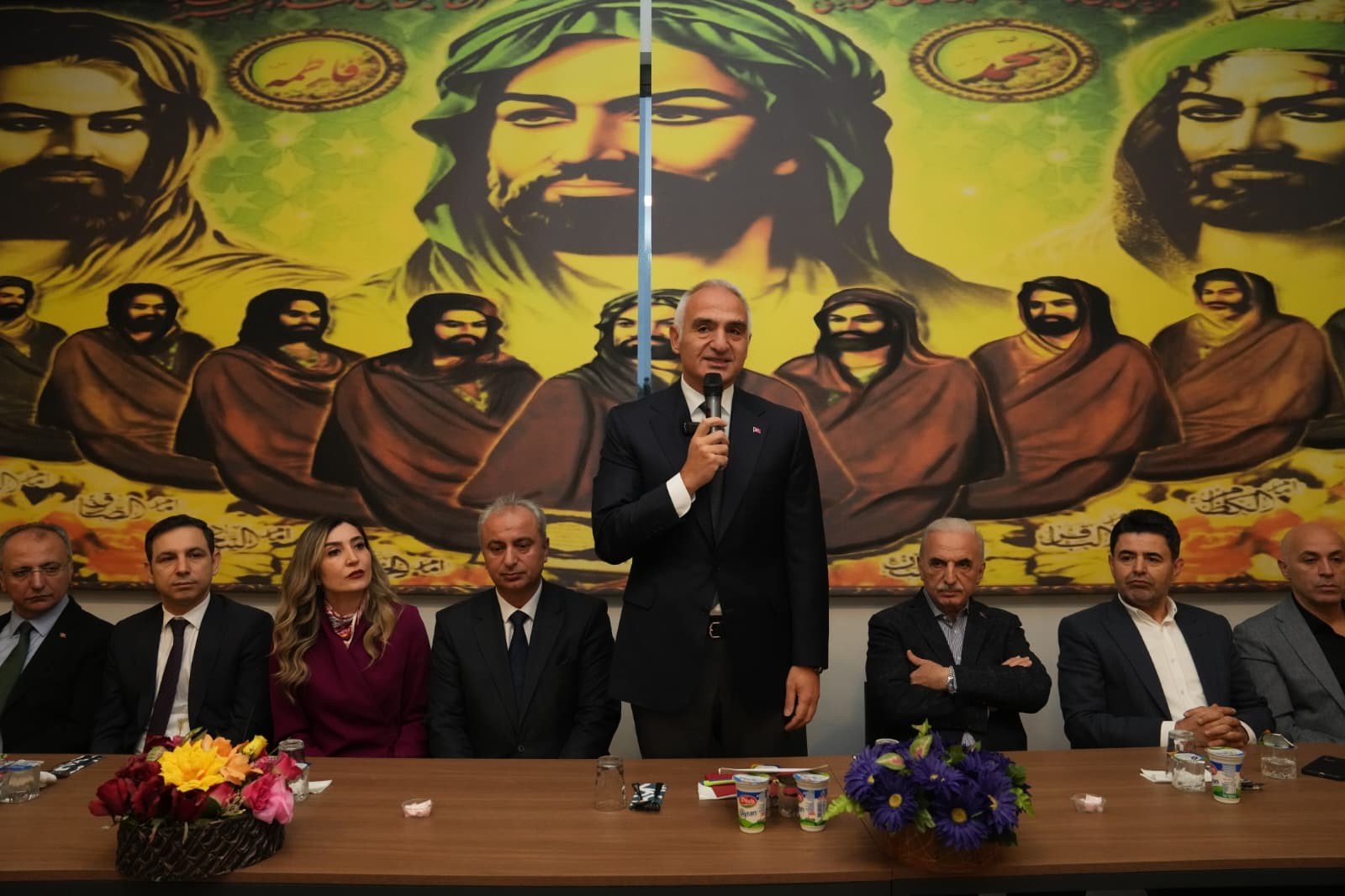 Bakan Mehmet Nuri Ersoy Hızır Orucu Sofrasında