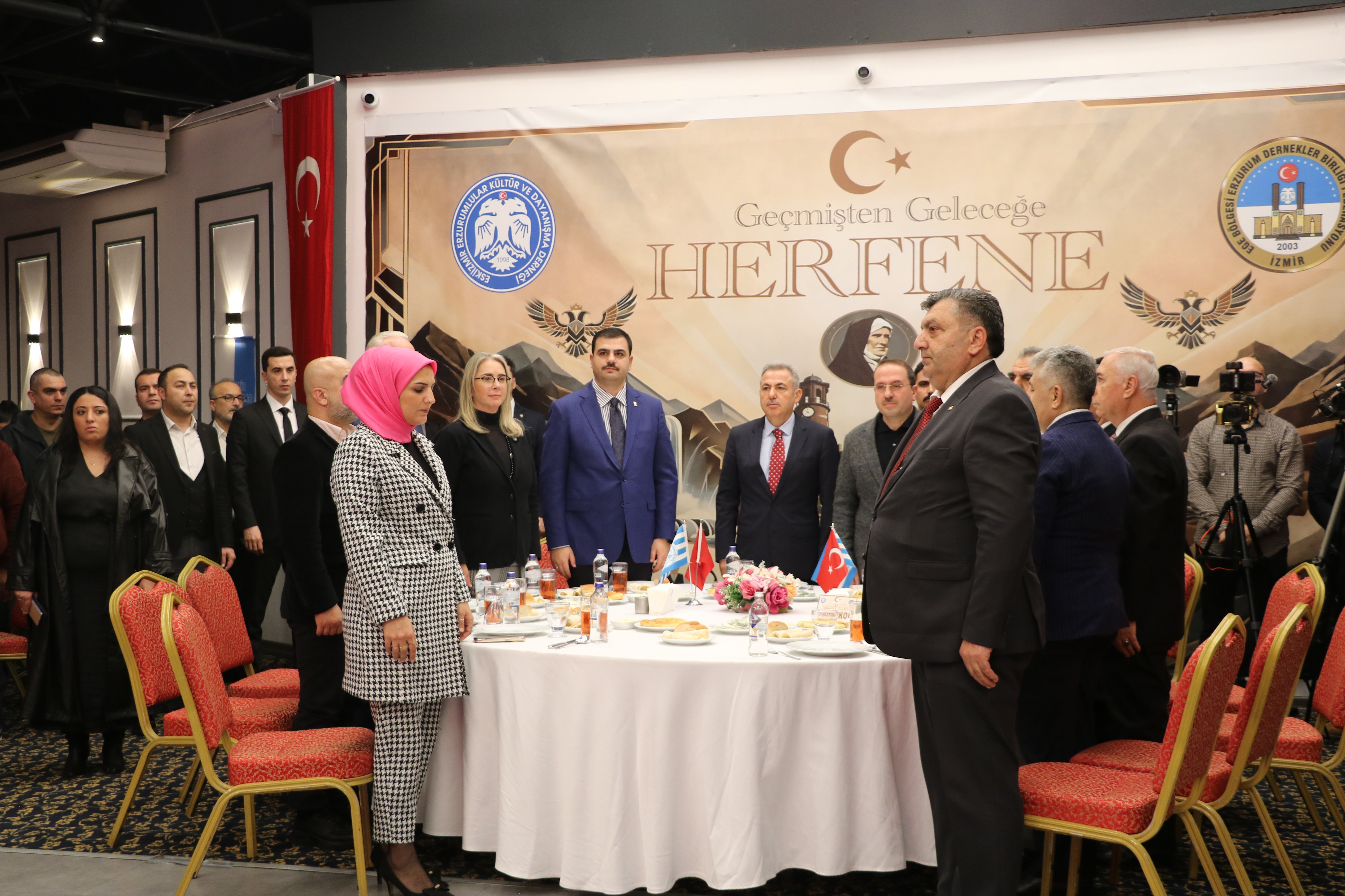 İzmir Valisi Süleyman Elban konuşma yapıyor