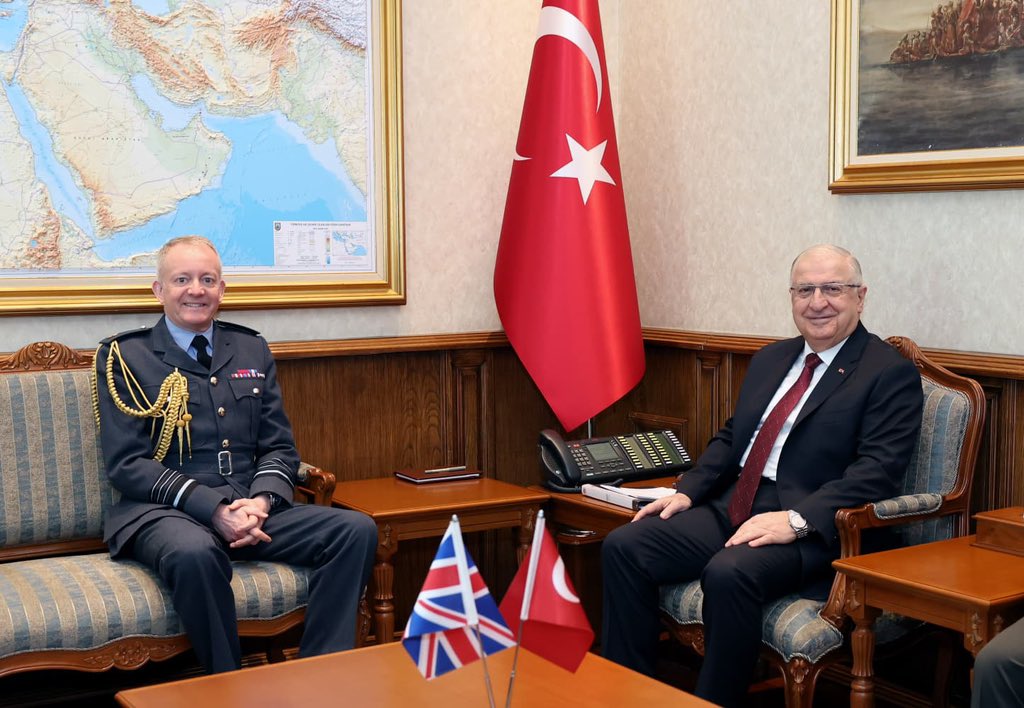 Milli Savunma Bakanı Yaşar Güler Birleşik Krallık Genelkurmay Başkanı Richard Knighton görüşmesi