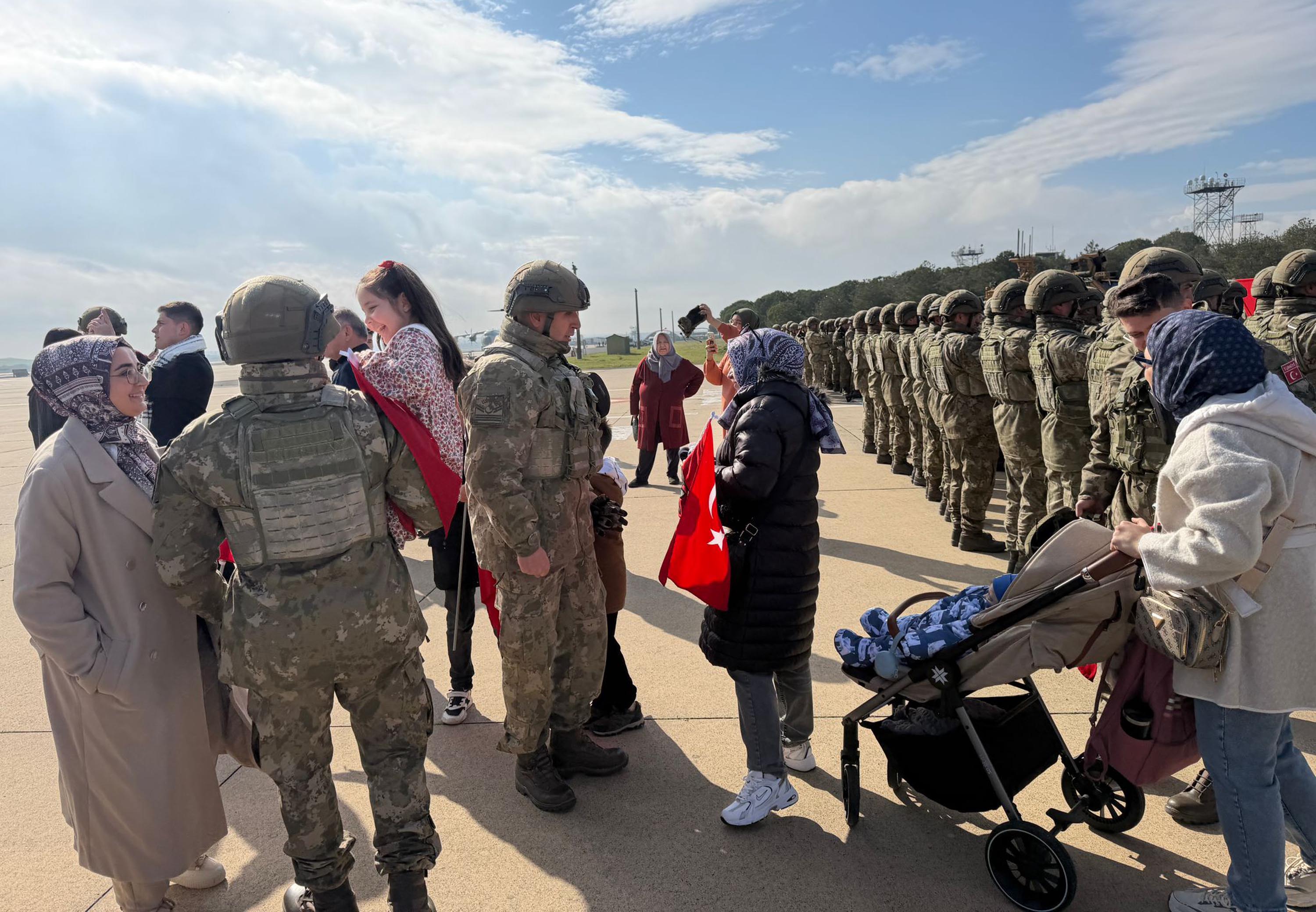 Asker Aileleri Uğurlama Töreni