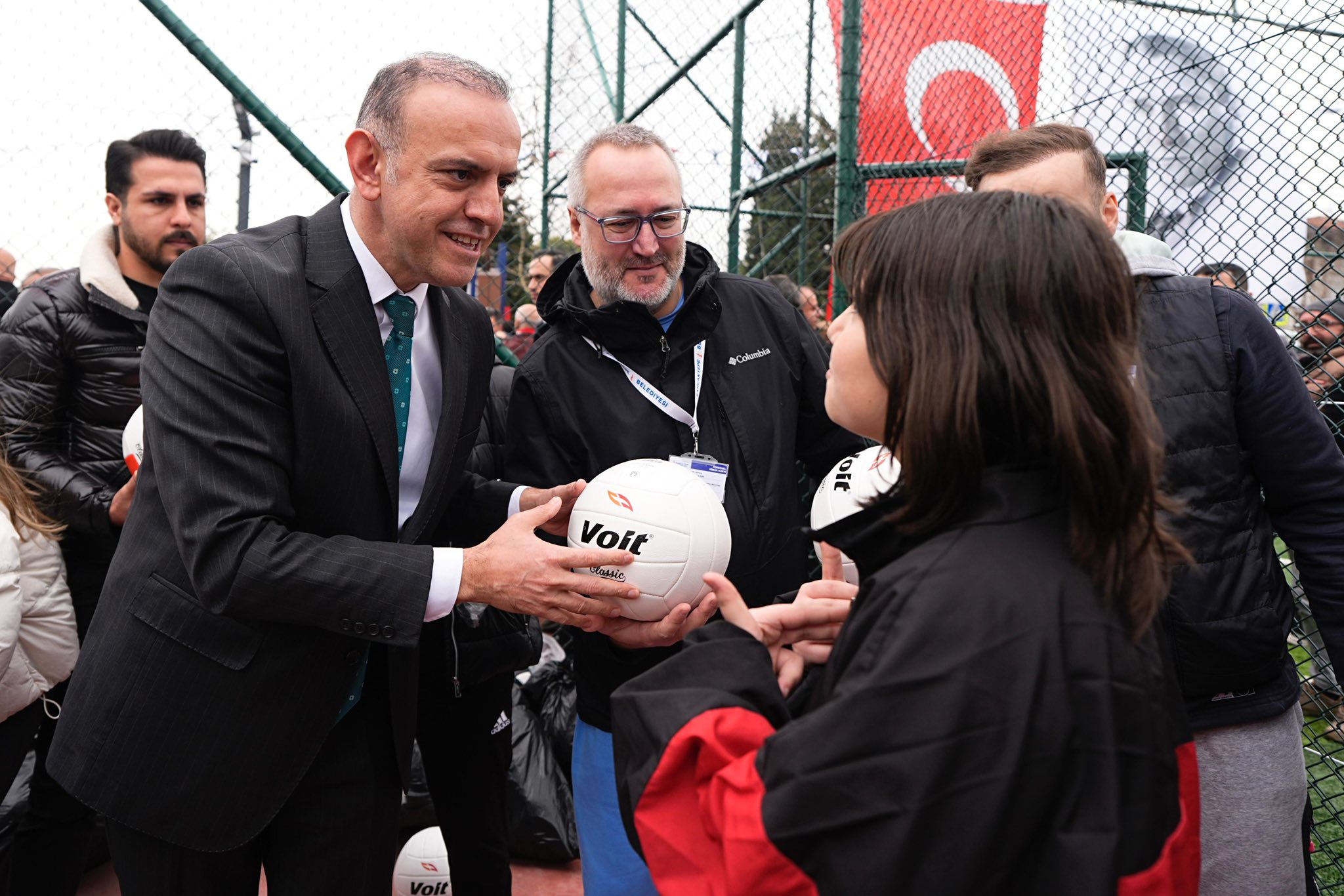 Sancaktepe park açılışında çocuklar ve aileleri