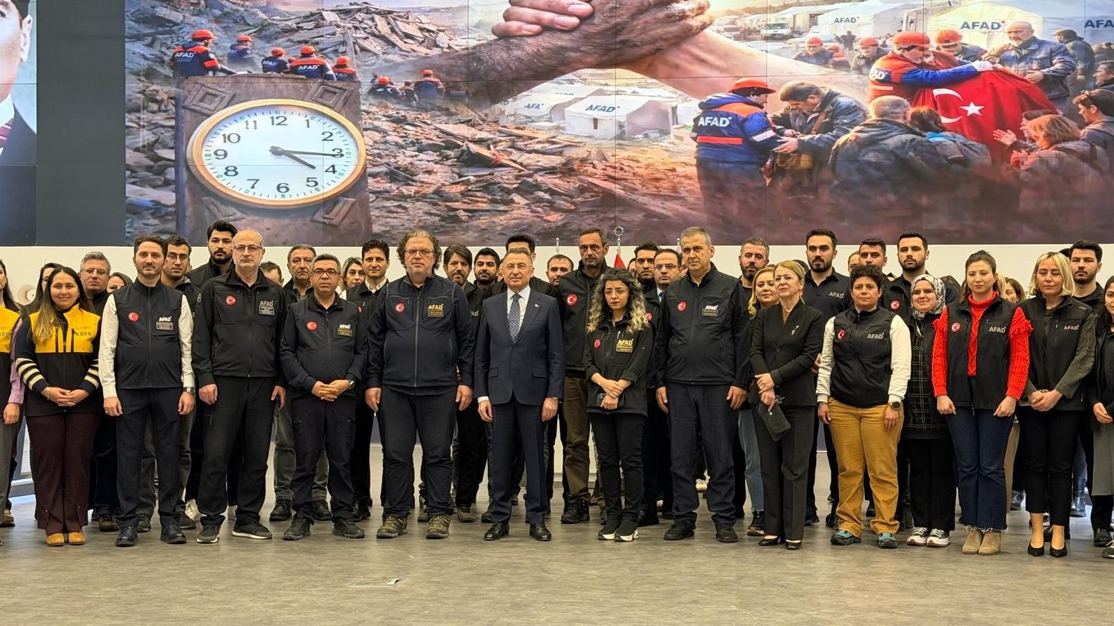 Fuat Oktay AFAD merkezinde