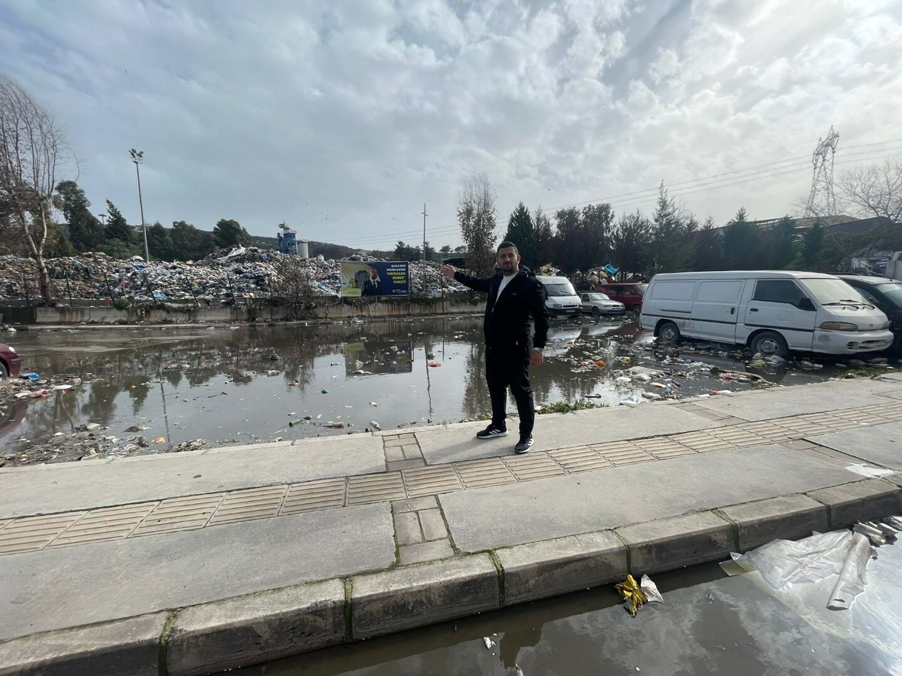 Buca çöp taşkını mahalle sakinleri