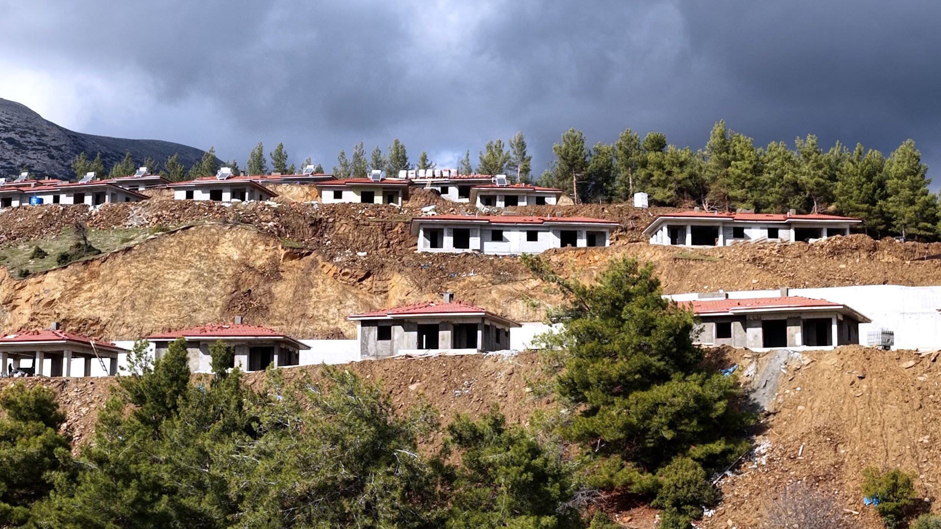 Cavit Özer inşaat alanında