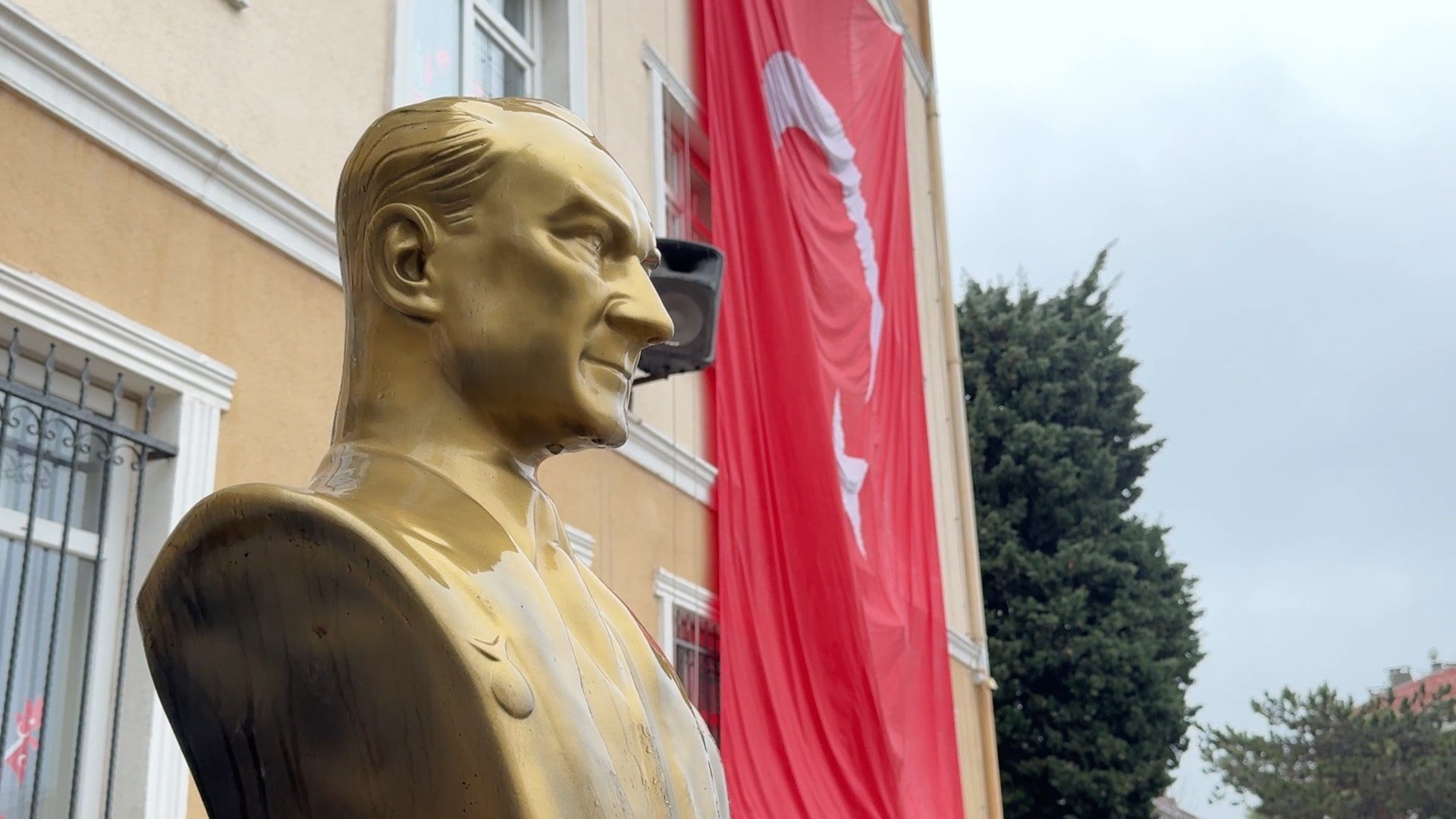 Okulda Bayrak ve Atatürk Köşesi