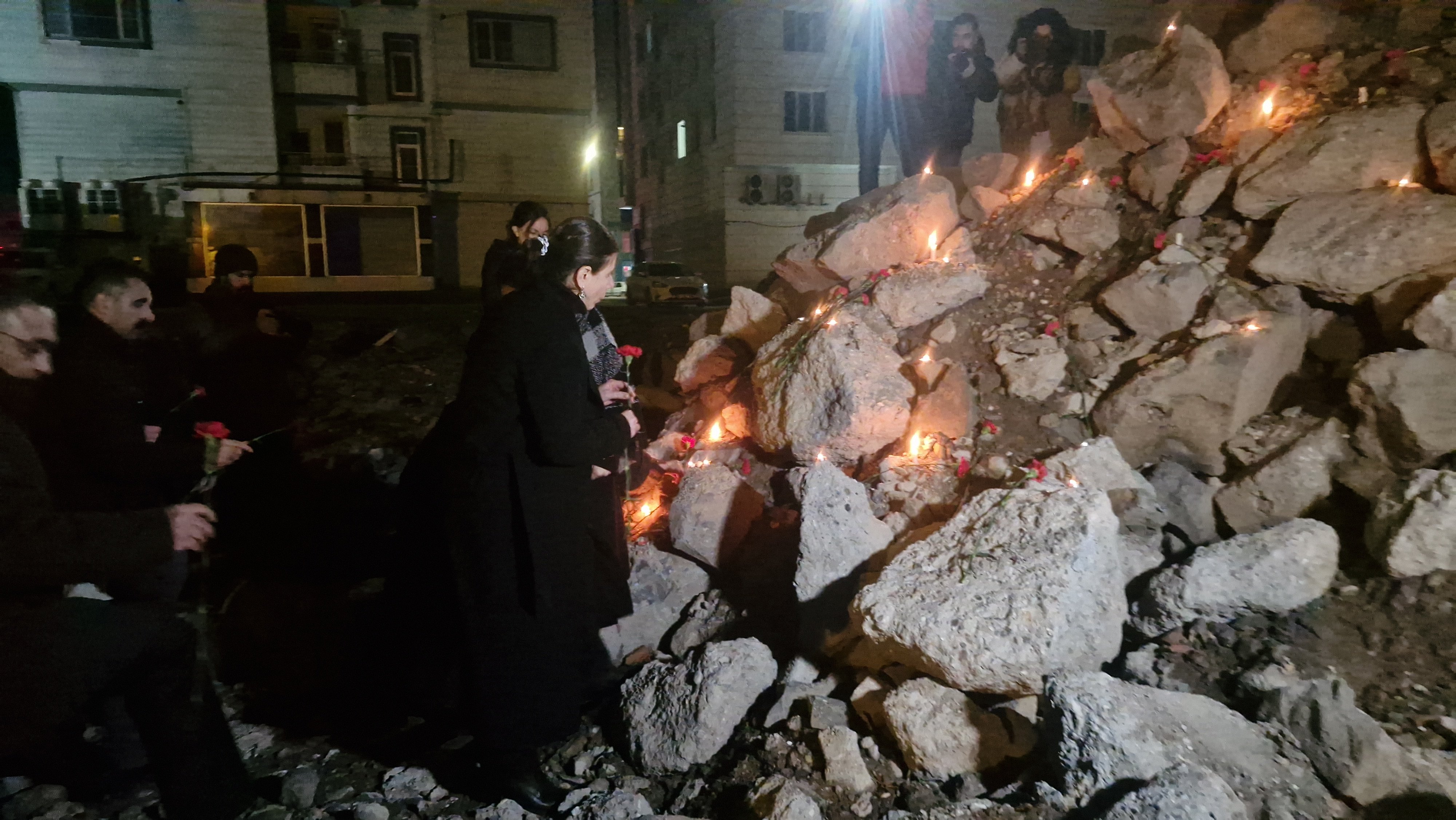 Diyarbakır deprem anması Sözel Apartmanı