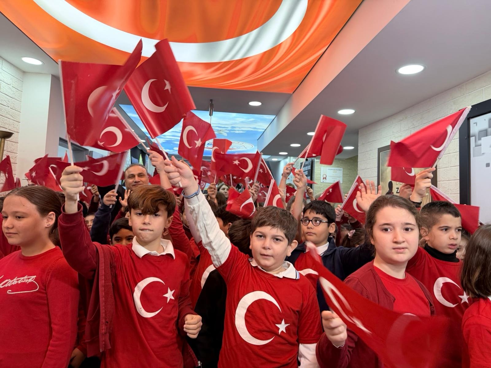 Sınıfta Bayrak Temalı İlk Ders