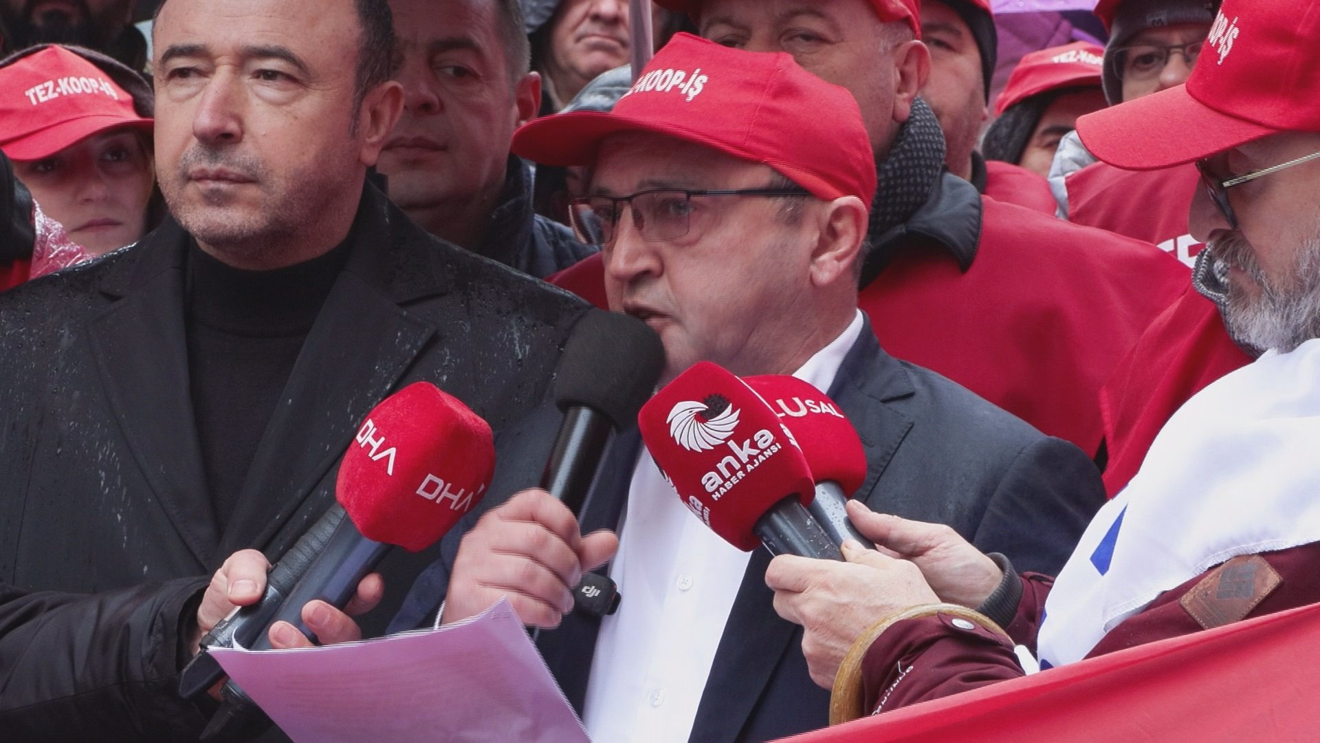 Veliler grev alanında