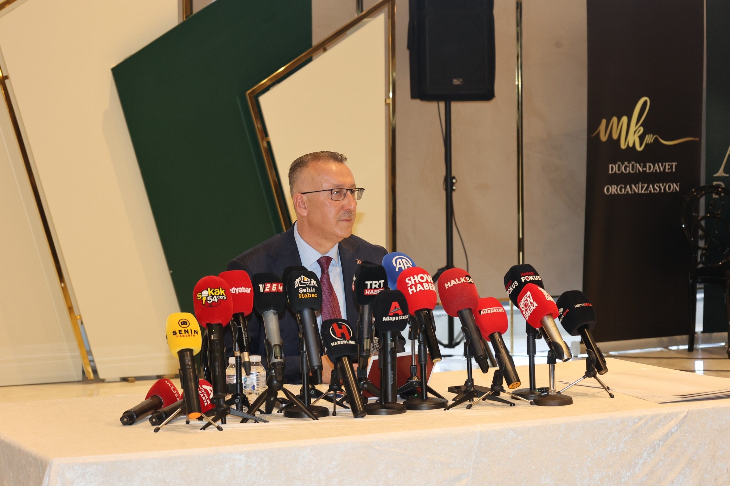 Adapazarı Belediye Başkanı Işıksu Açıklama Yapıyor