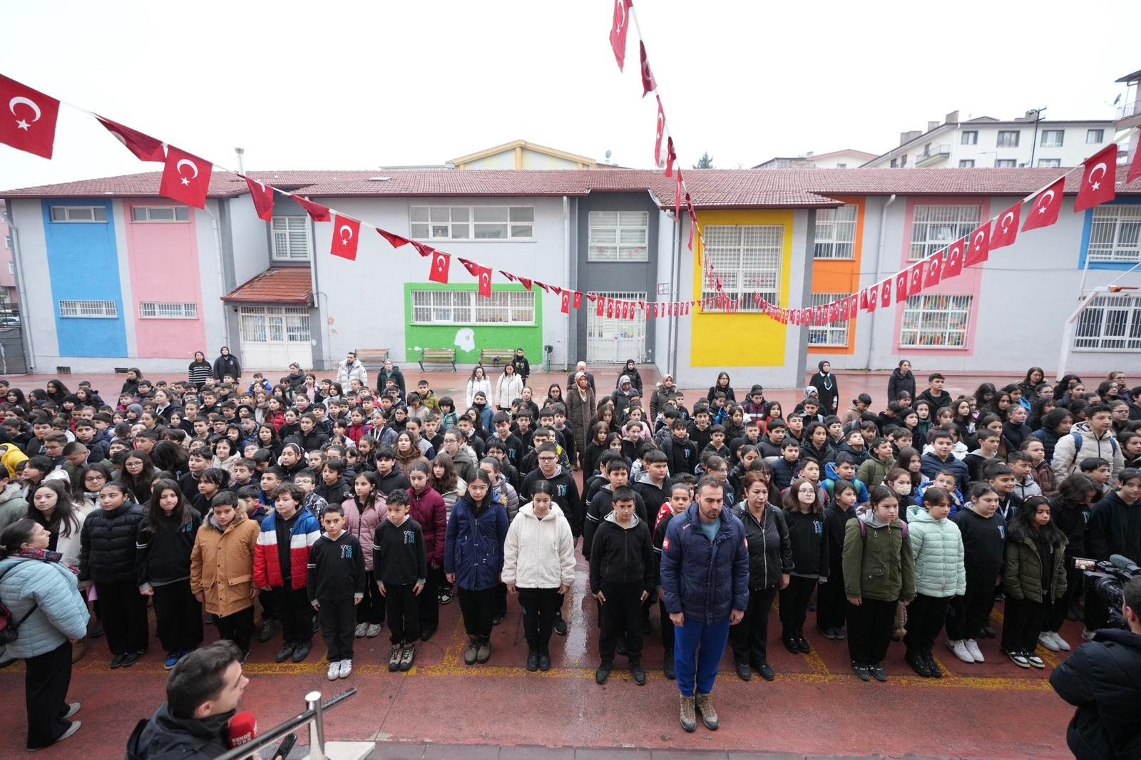 Şehitlik Ortaokulu Saygı Duruşu
