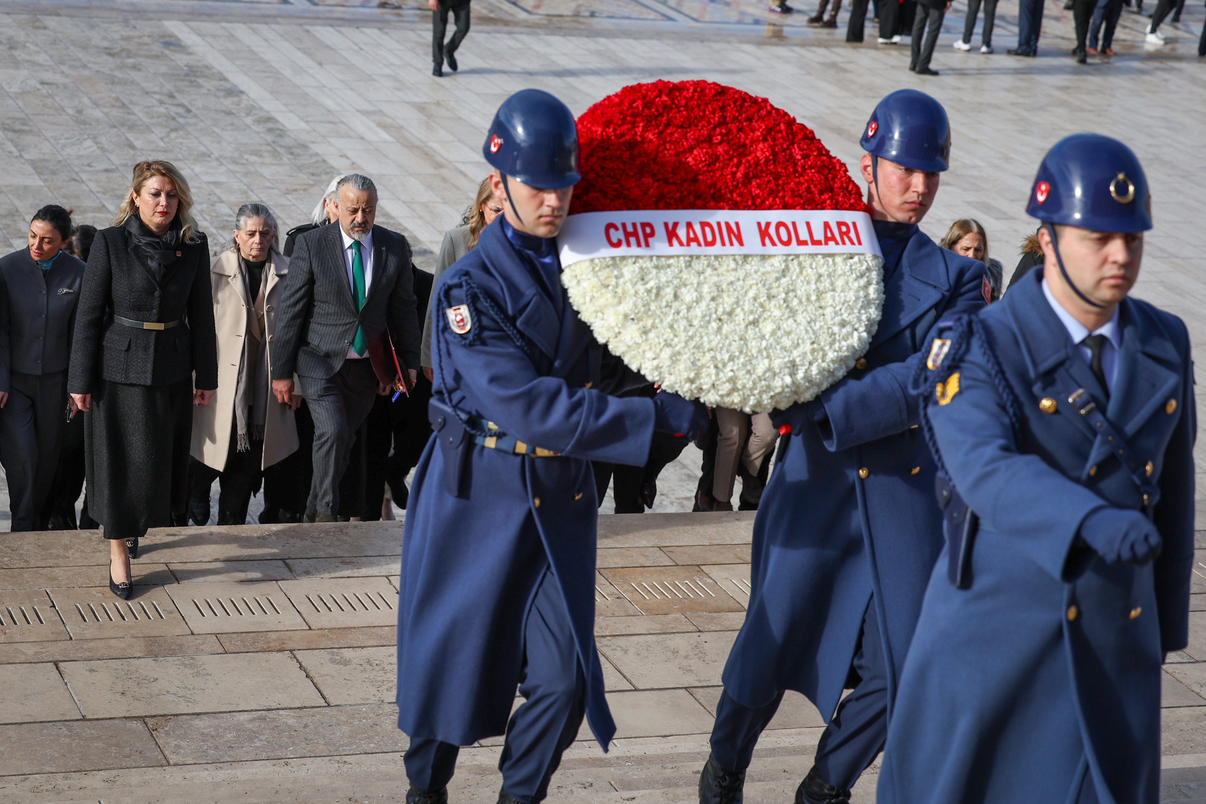 CHP Kadın Kolları Anıtkabir ziyareti Asu Kaya