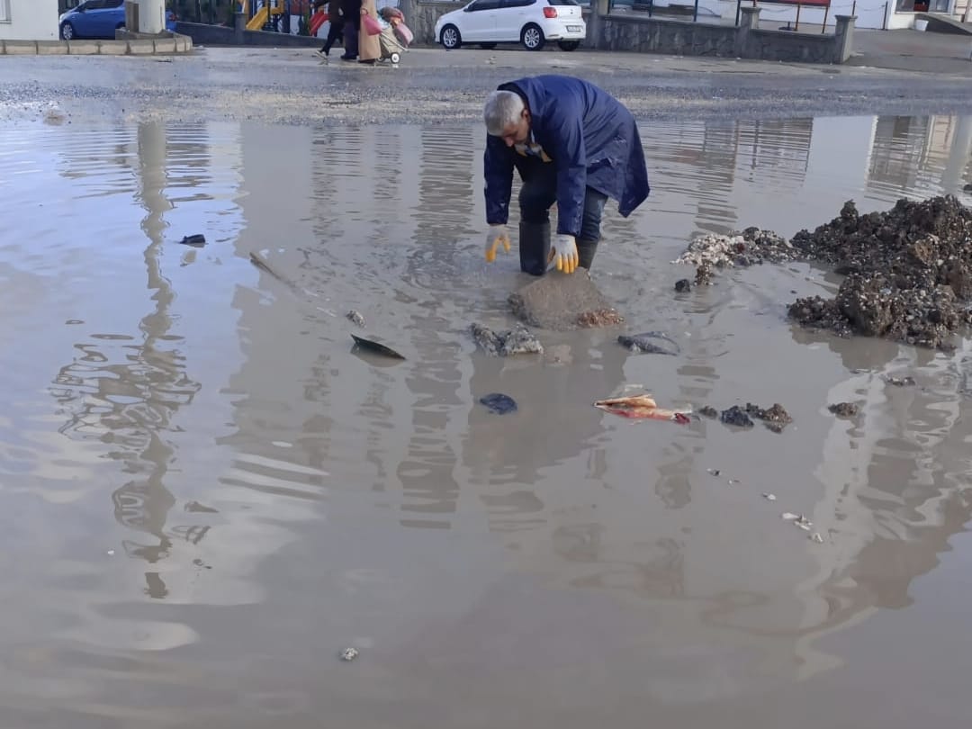 Nusaybin sel sular altında kalan cadde