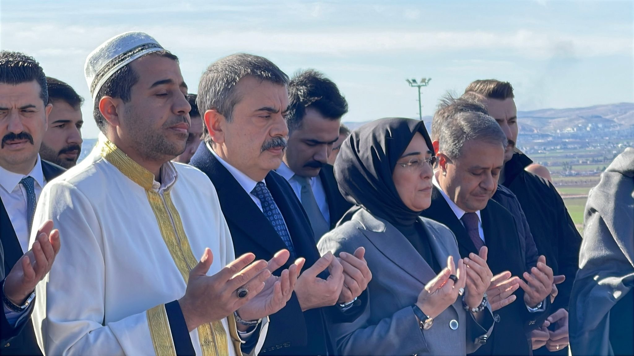 Bakan Yusuf Tekin öğrencilerle