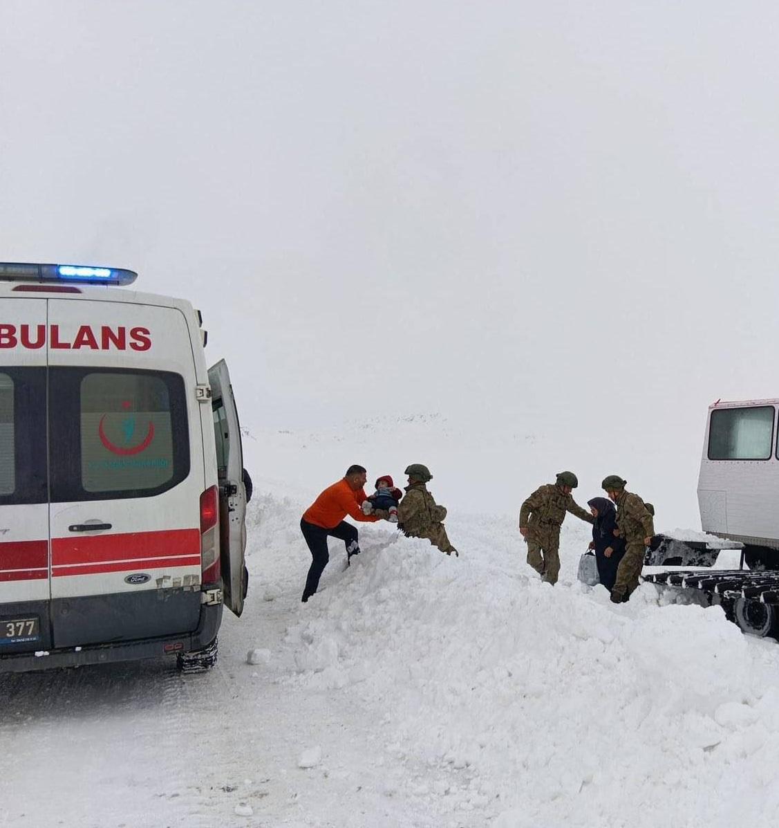Mehmetçik ve sağlık ekipleri operasyon sonrası