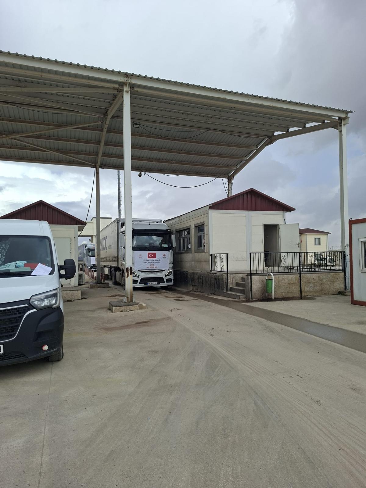 Suriyeli ailelere gıda yardımı