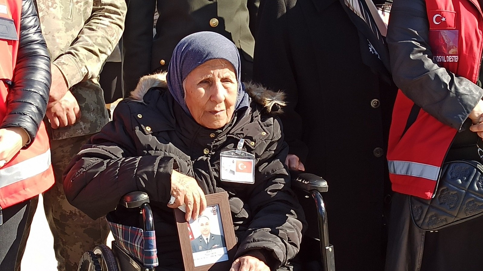 Şehit Tabutu Omuzlarda