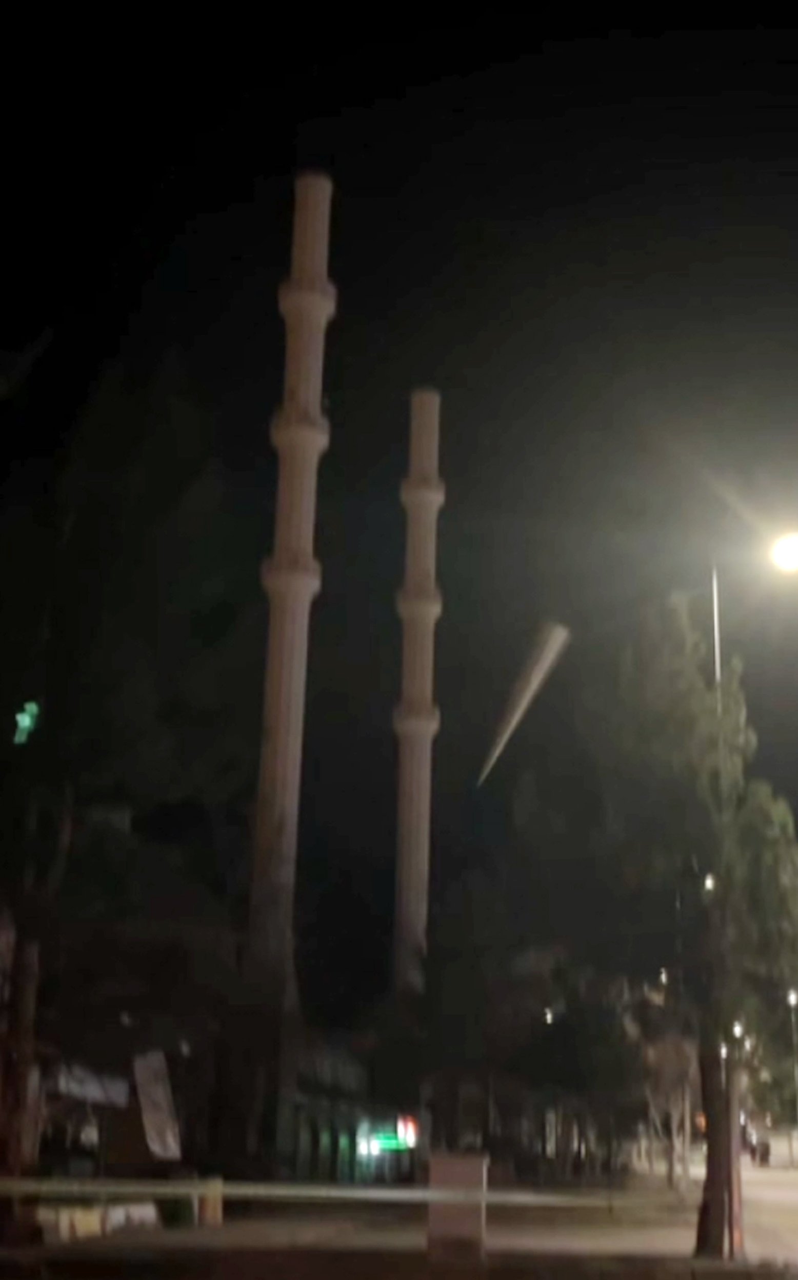 Isparta Halıkent Camisi minare alemi yıkıldı