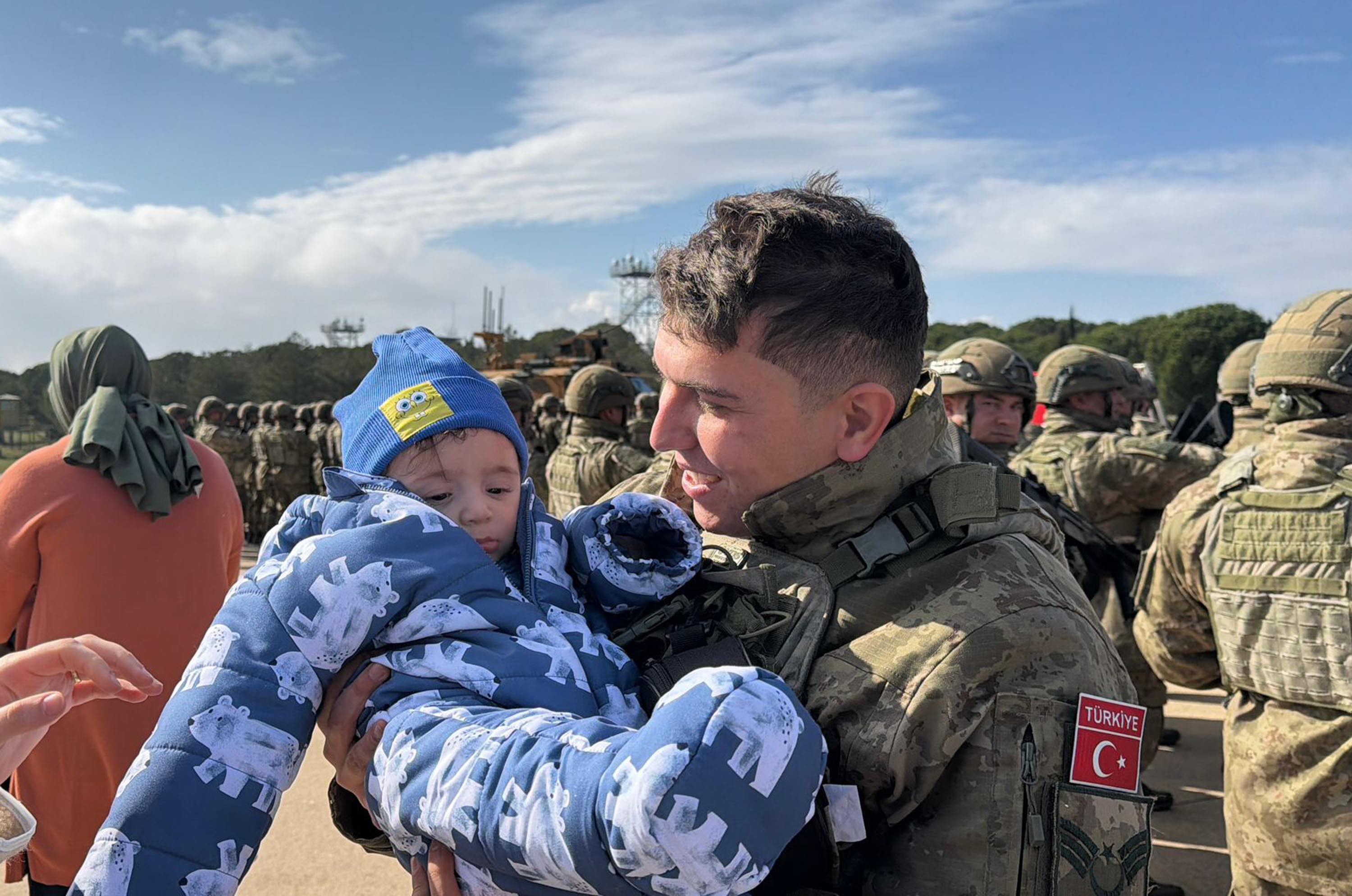 Aileler Askeleri Uğurluyor