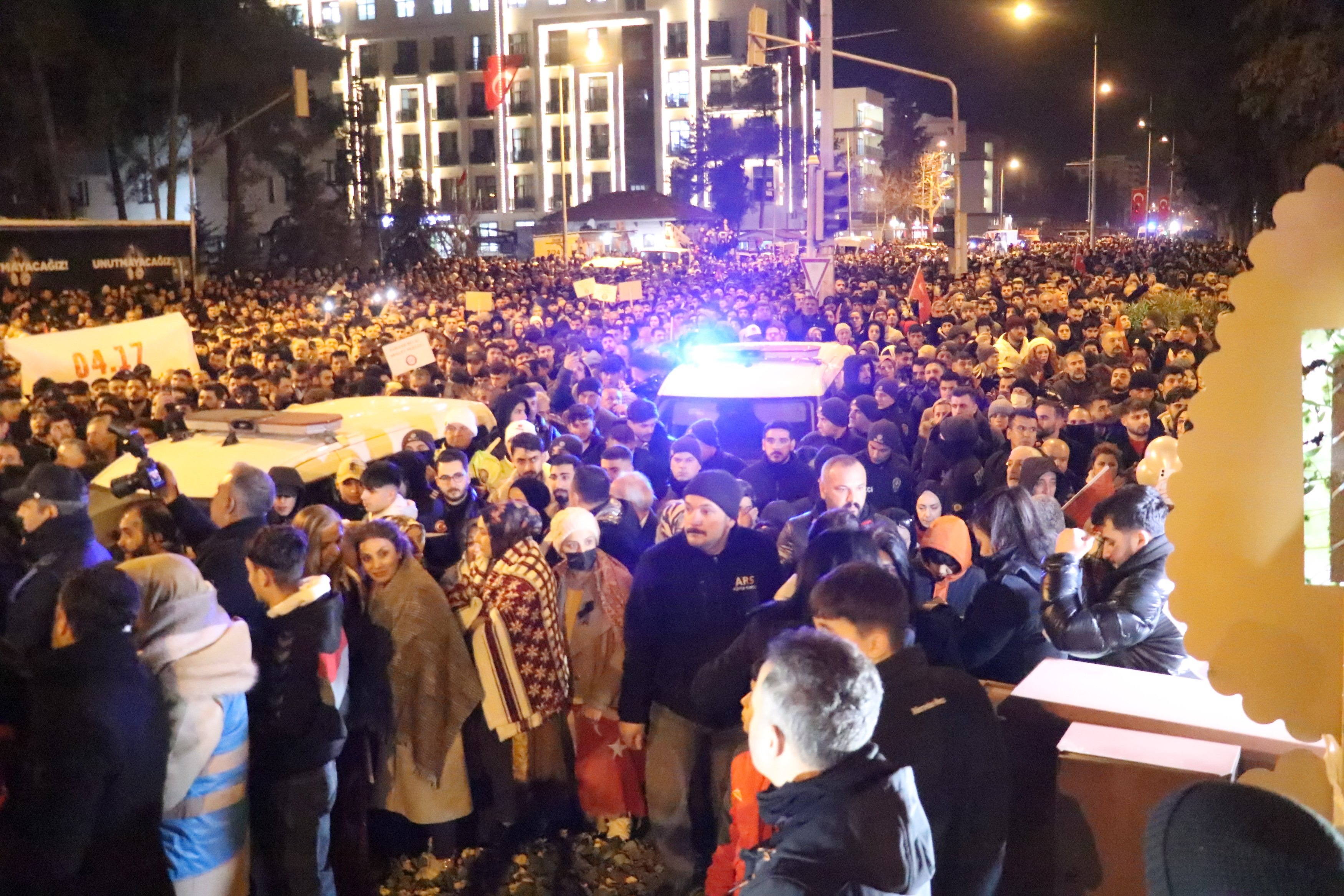 Adıyaman deprem anması balonlar