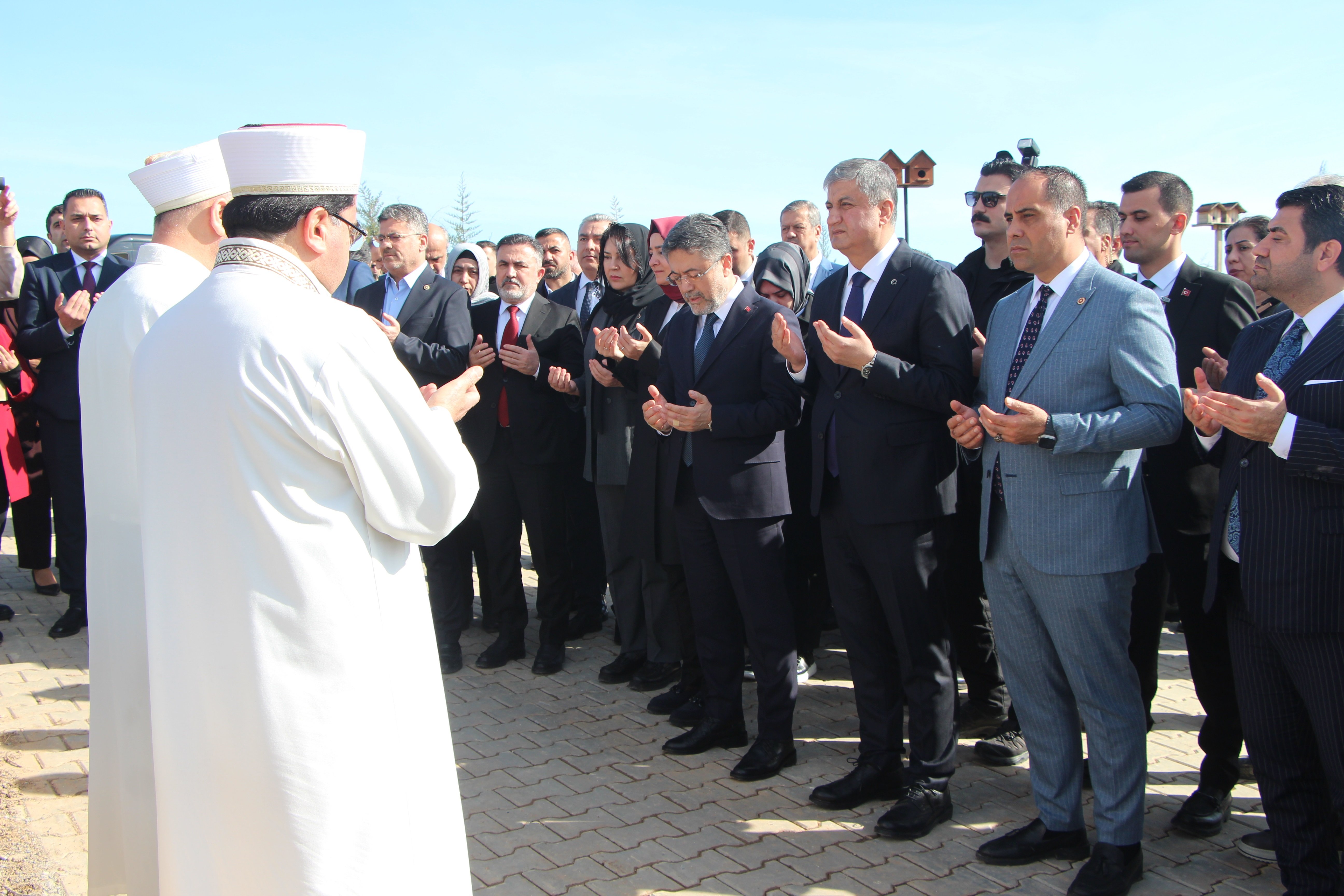 Bakan Yumaklı Deprem Bölgesinde İncelemelerde Bulunuyor