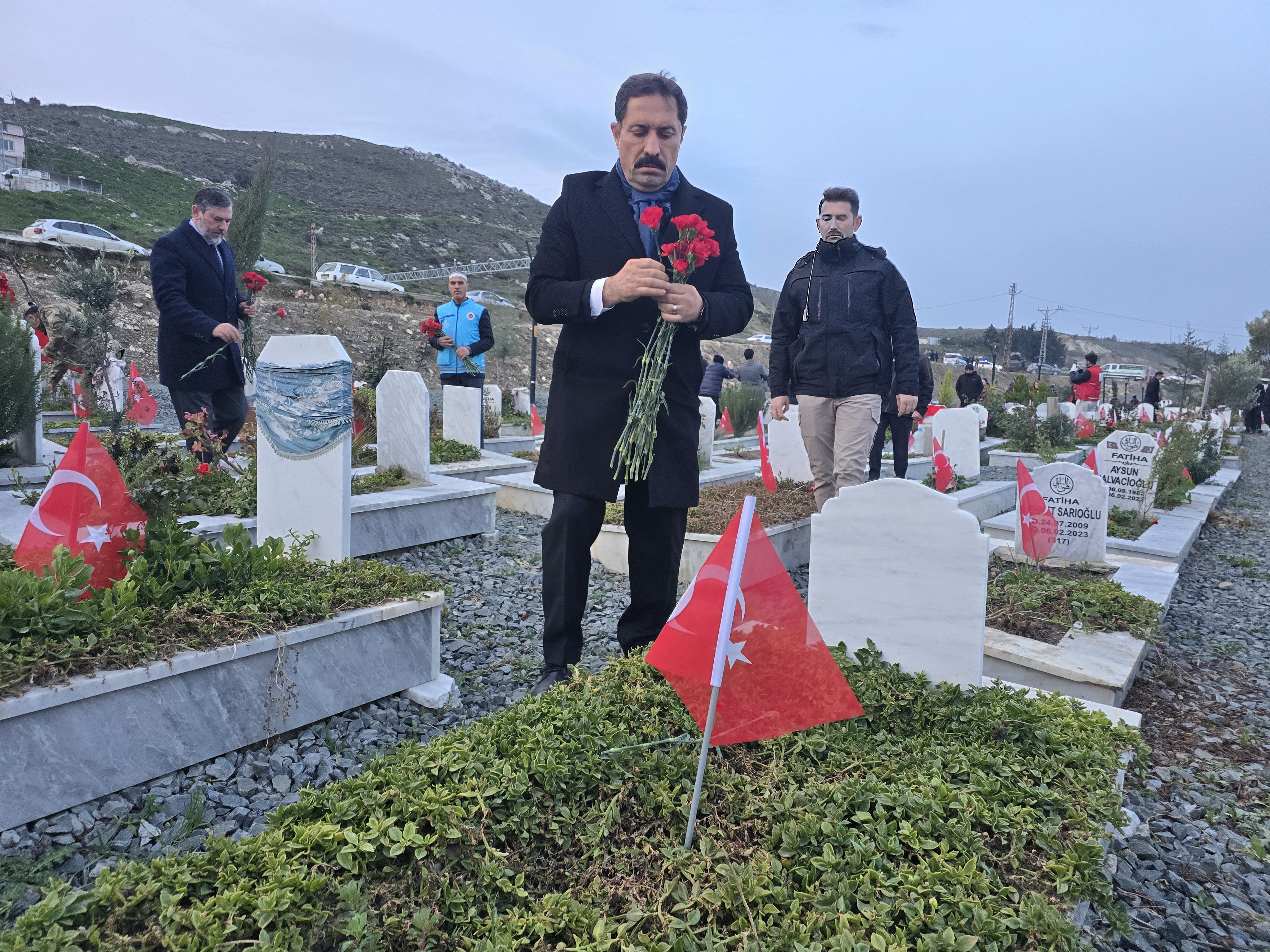 Depremde Hayatını Kaybedenler Anılıyor