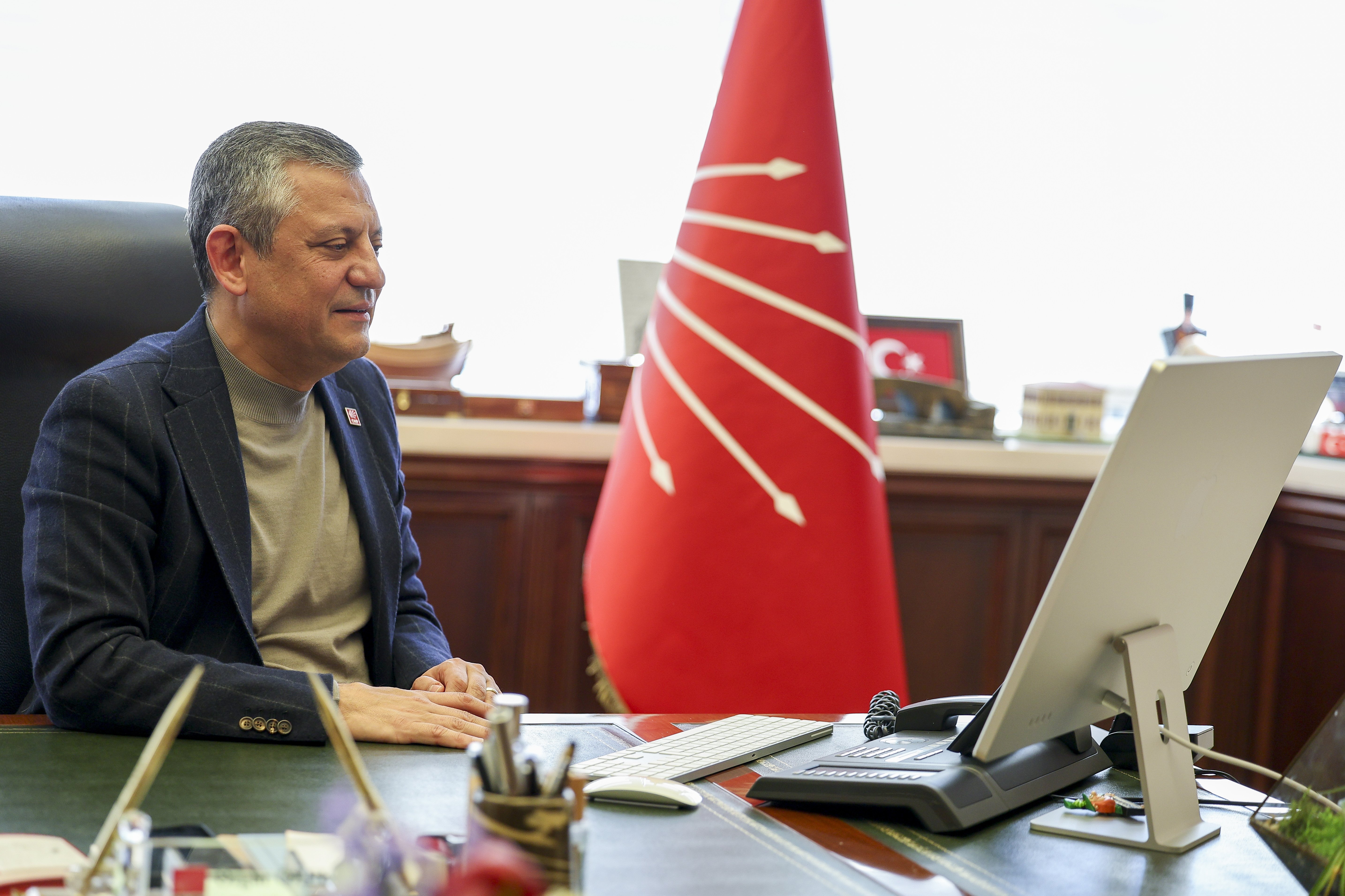 Özgür Özel Çevrimiçi Görüşme