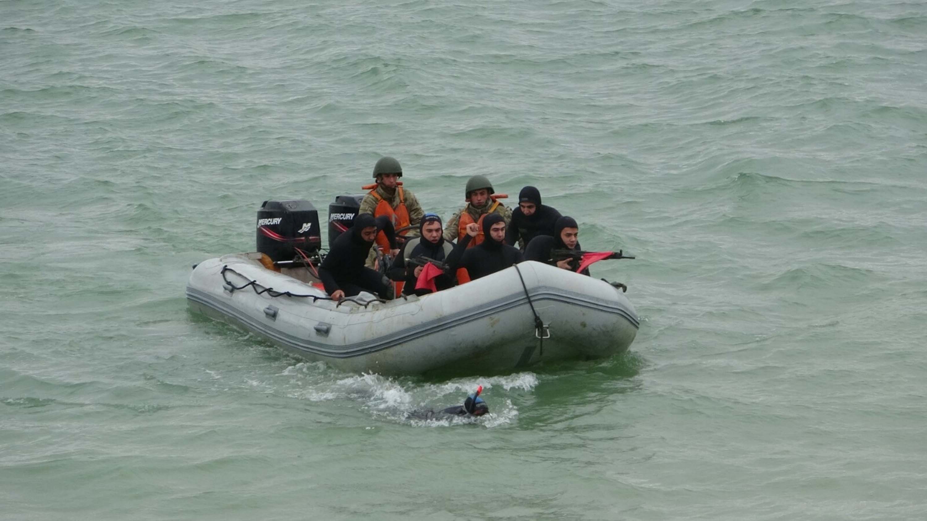 TSK Araçları Geçiş Yapıyor