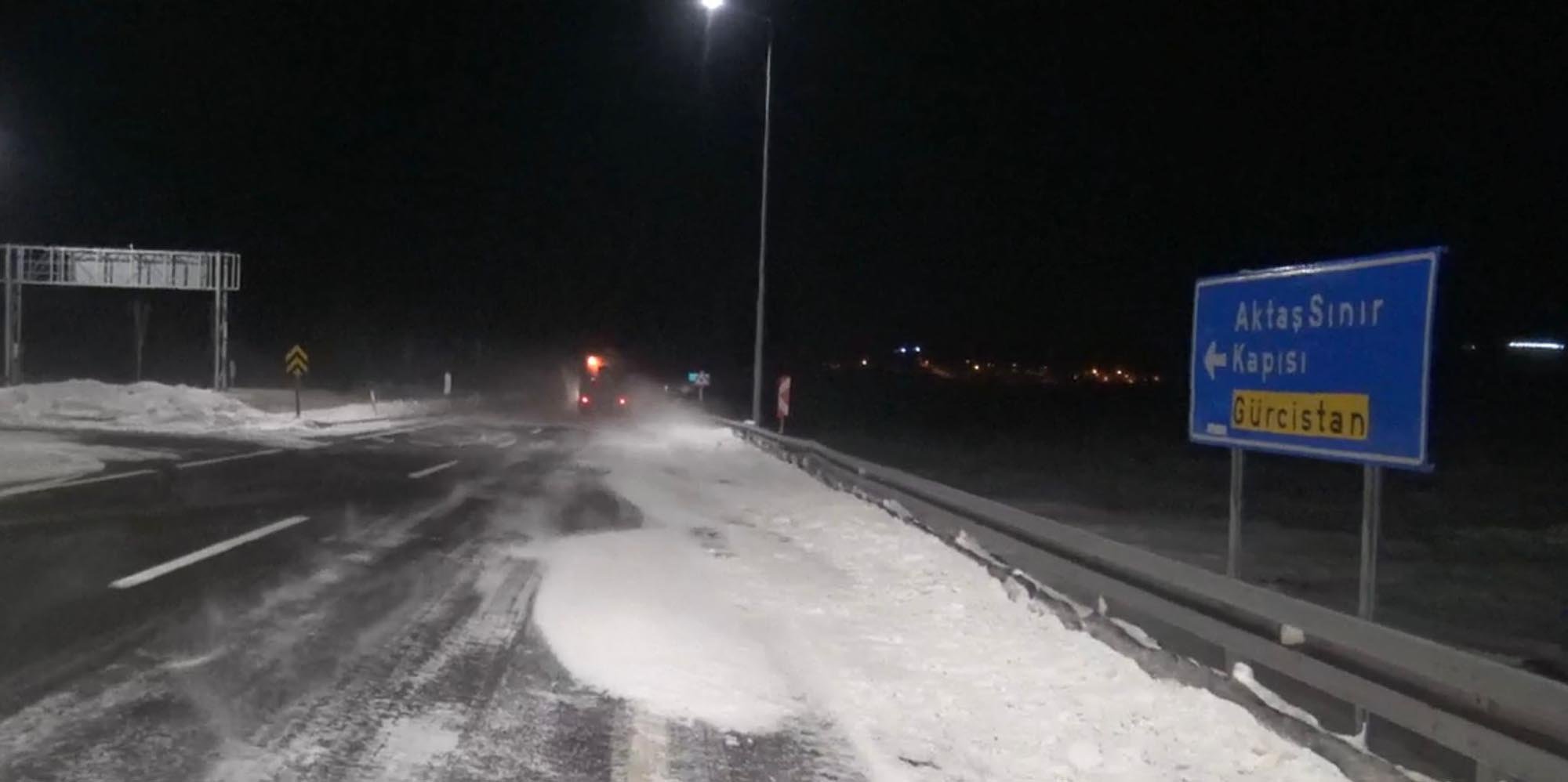 Ardahan karayolları ekipleri çalışma