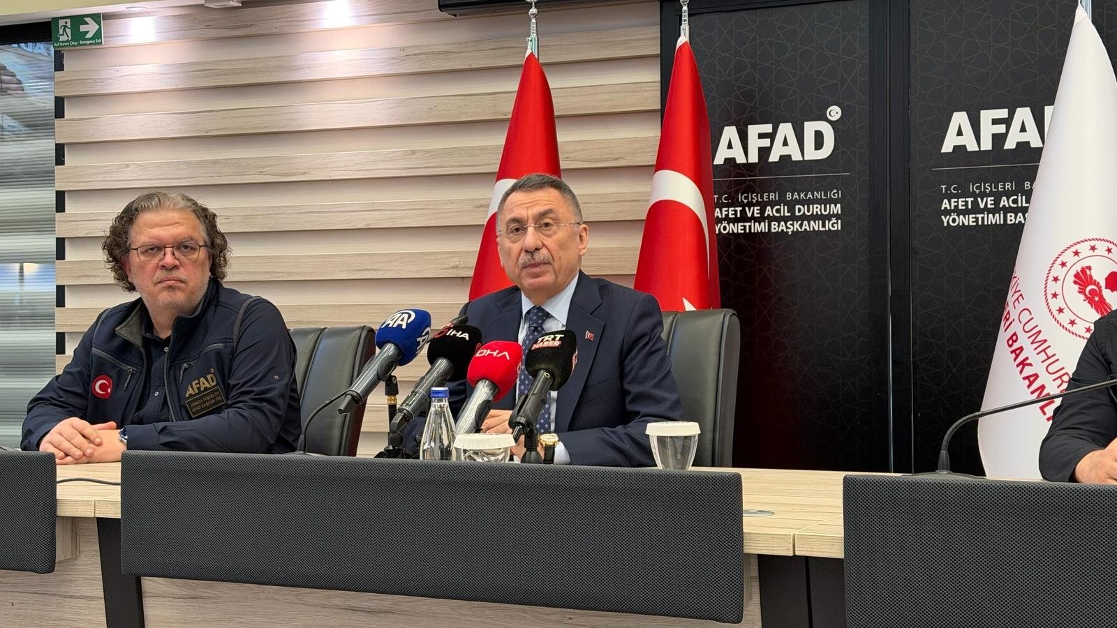 Fuat Oktay konuşma yapıyor