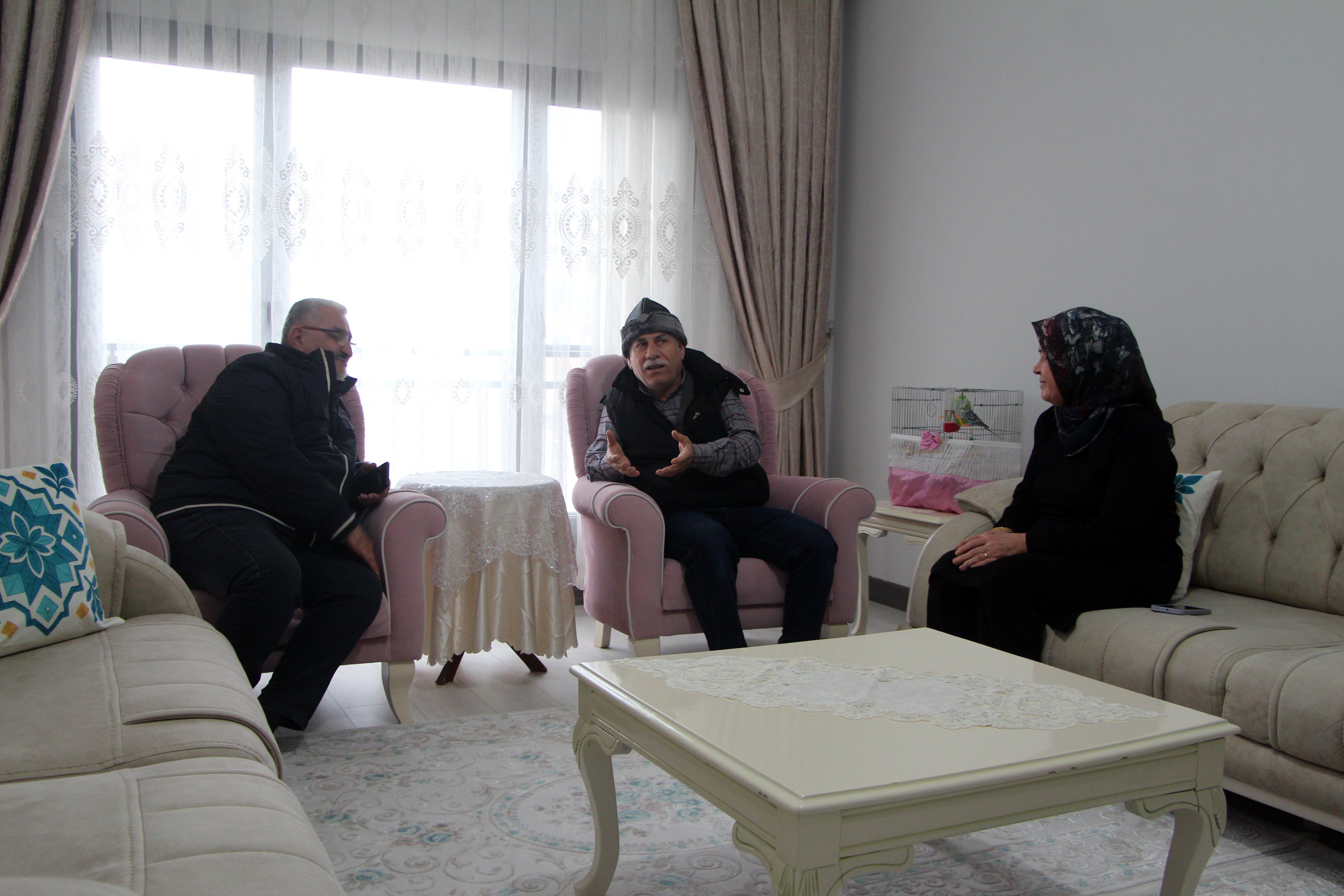 Depremzede Aile Yeni Evinde