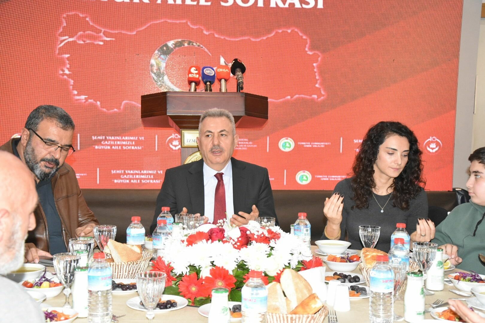 İzmir iftarında şehit yakınları ve gaziler