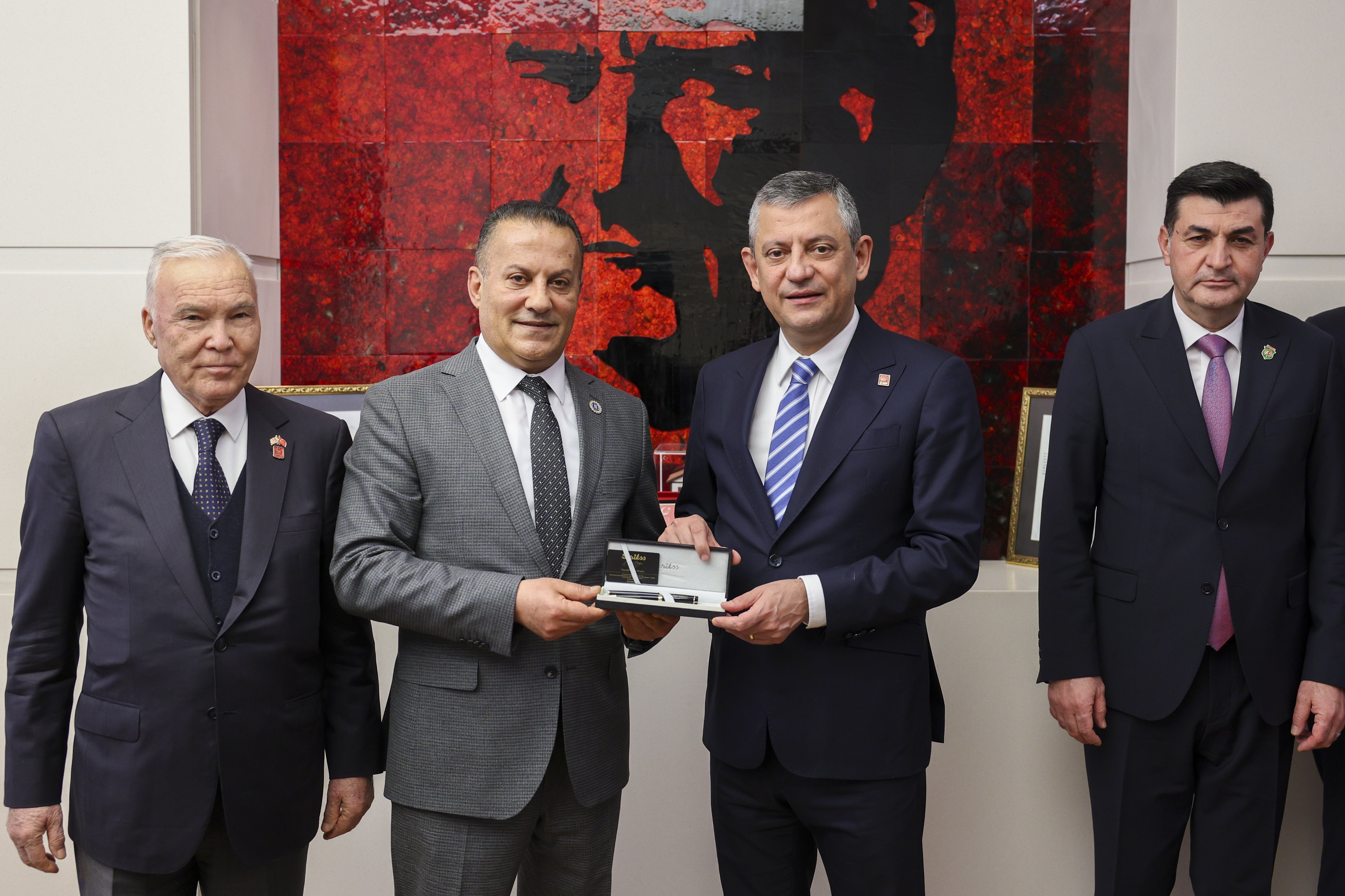 Özgür Özel şehit gazi dernekleri temsilcileri