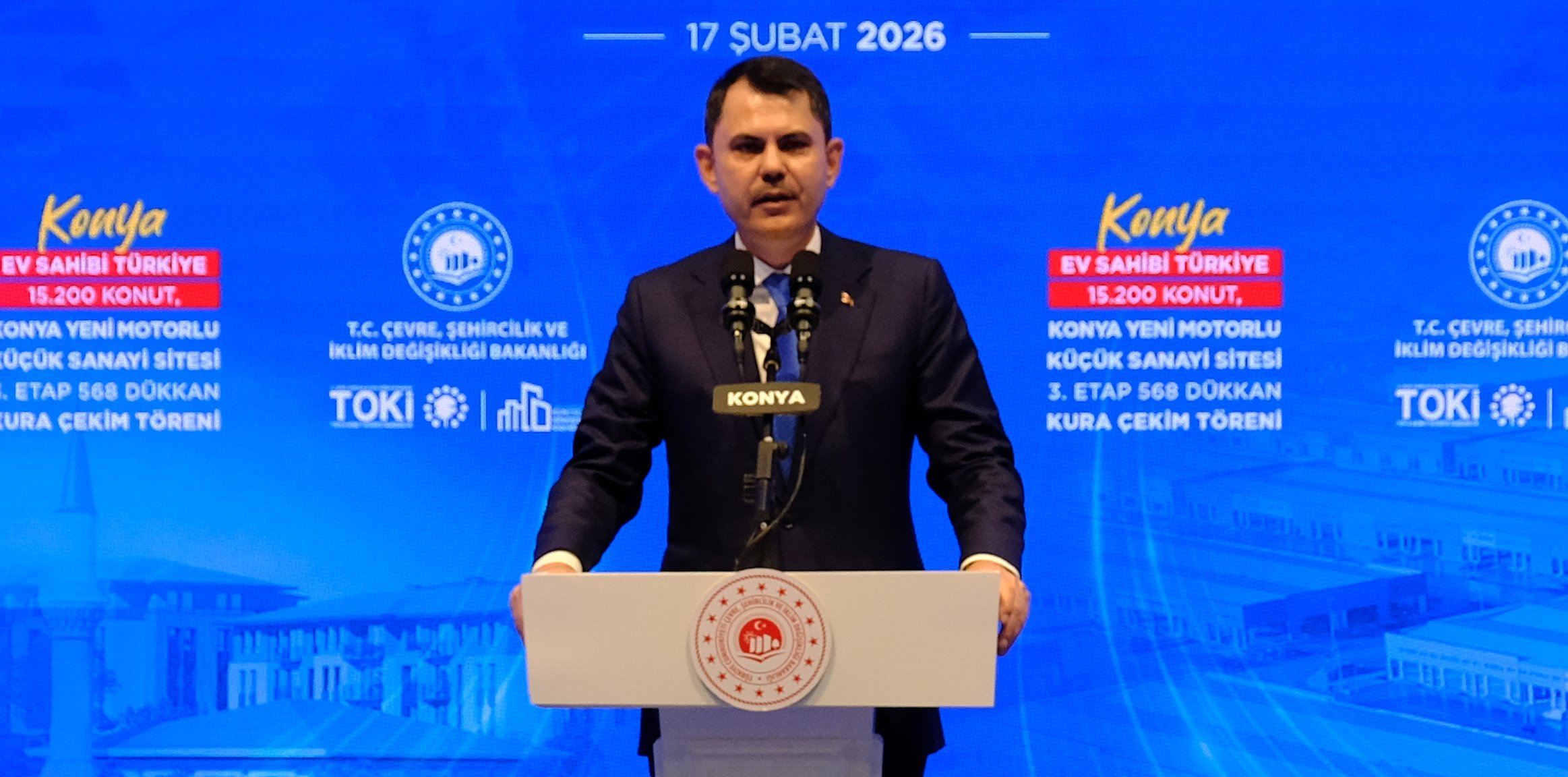 Bakan Kurum konuşma yaparken