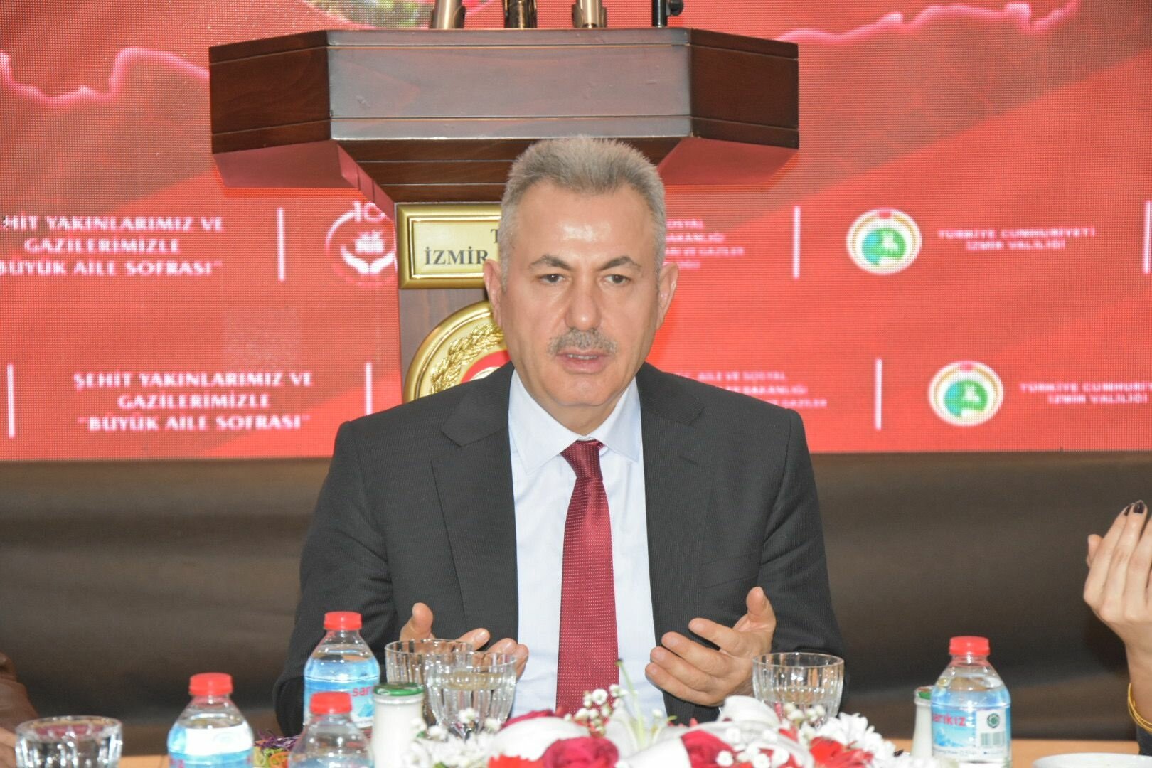 İzmir iftar programında dua anı