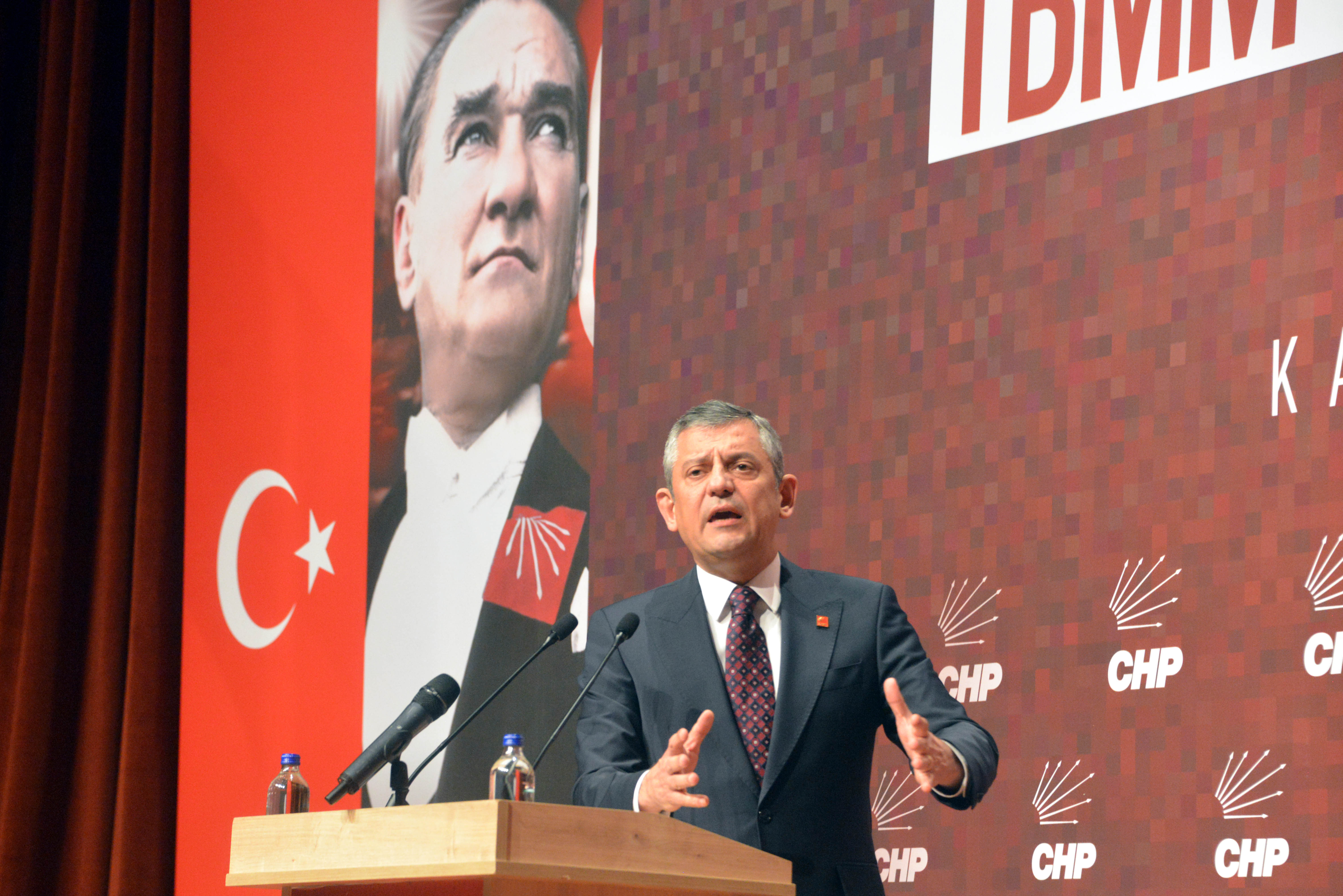 Özgür Özel deprem bölgesi ziyareti