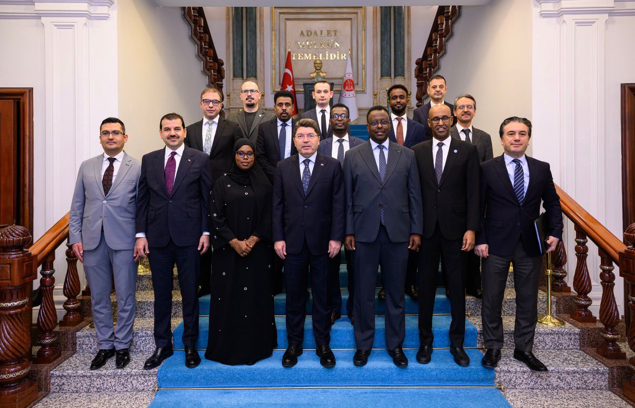Bakan Yılmaz Tunç Somali Adalet Bakanı Sheikhali ile görüşüyor