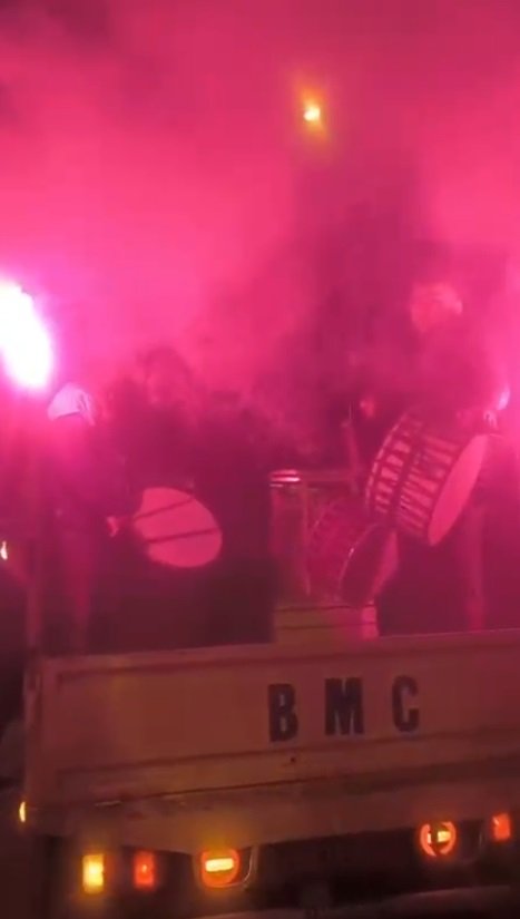 Adana sahur davulcuları kamyonette