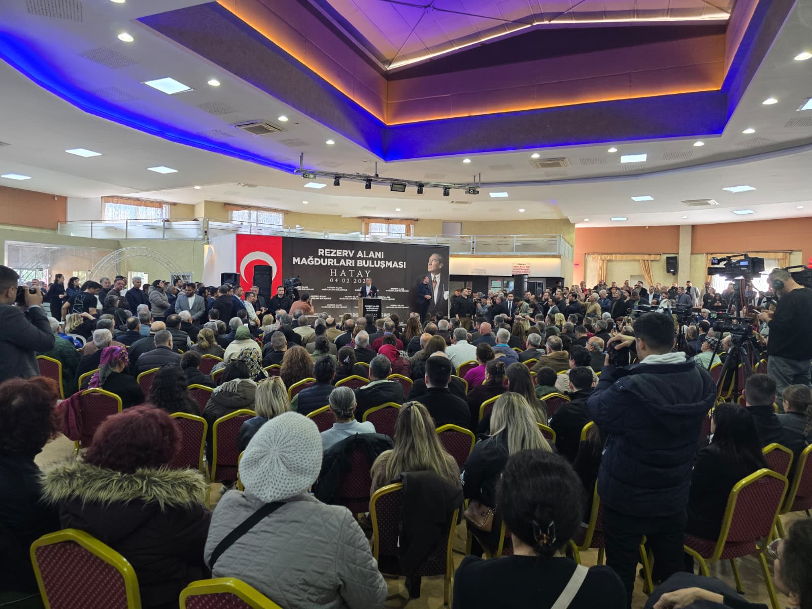 Özgür Özel vatandaşlarla sohbet