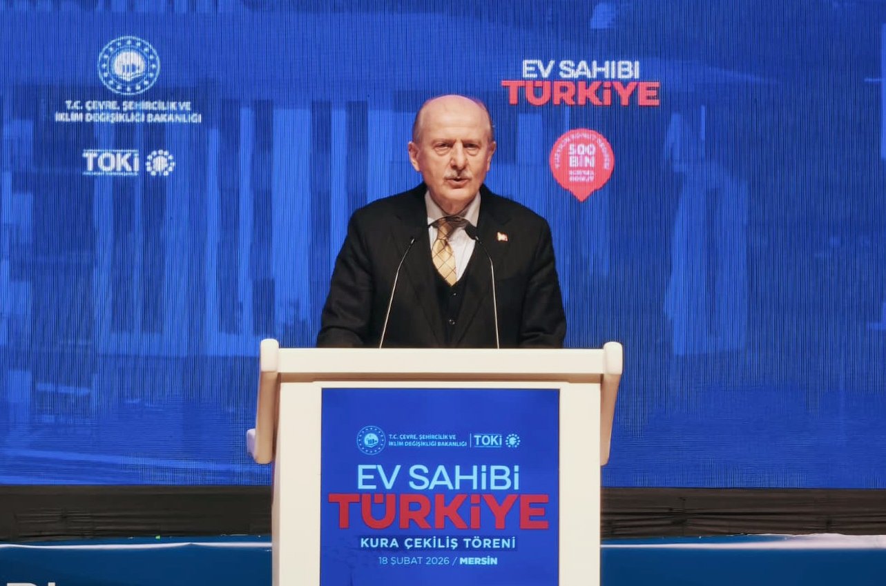 Hasan Suver konuşma yapıyor