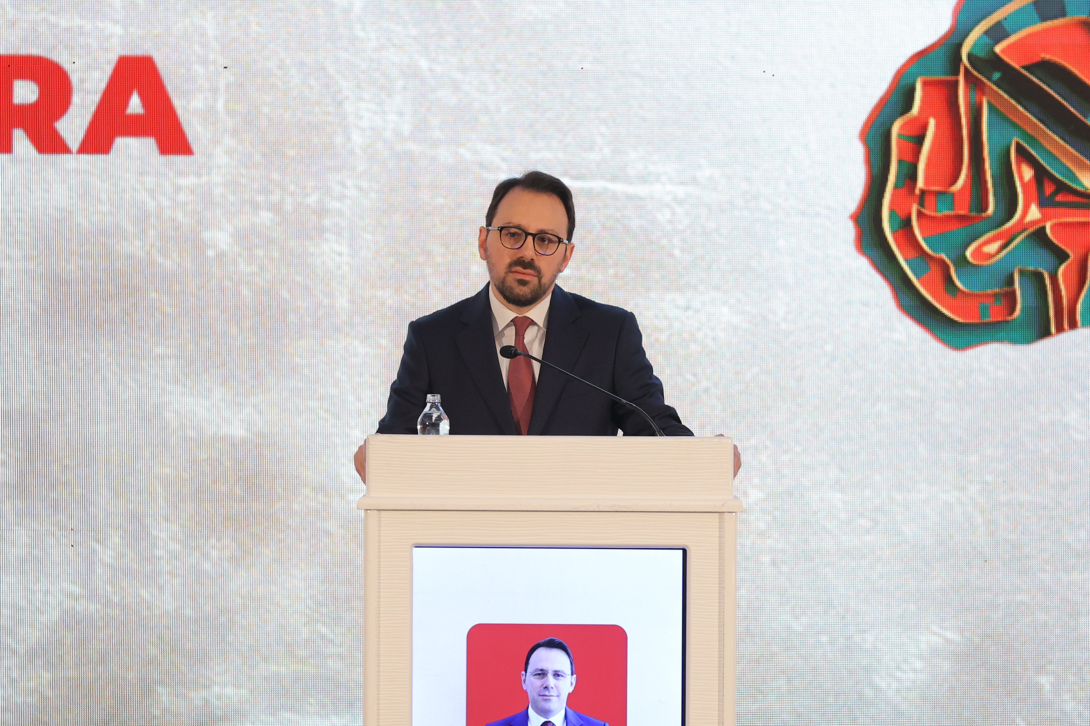 Prof. Dr. Talha Köse konuşma yapıyor