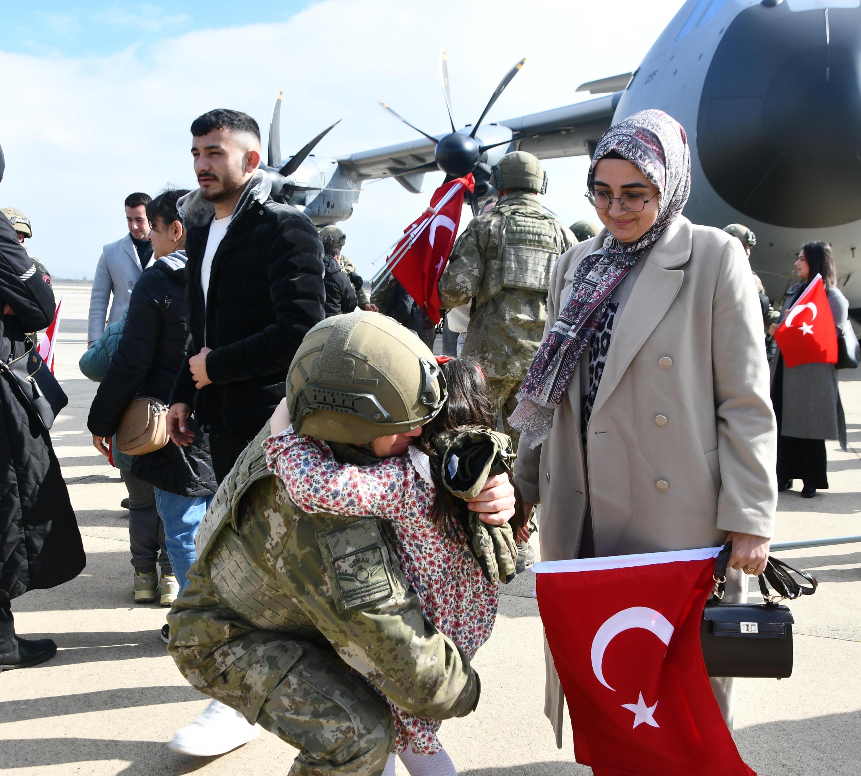 Asker Uğurlama Töreni Duygusal Anlar