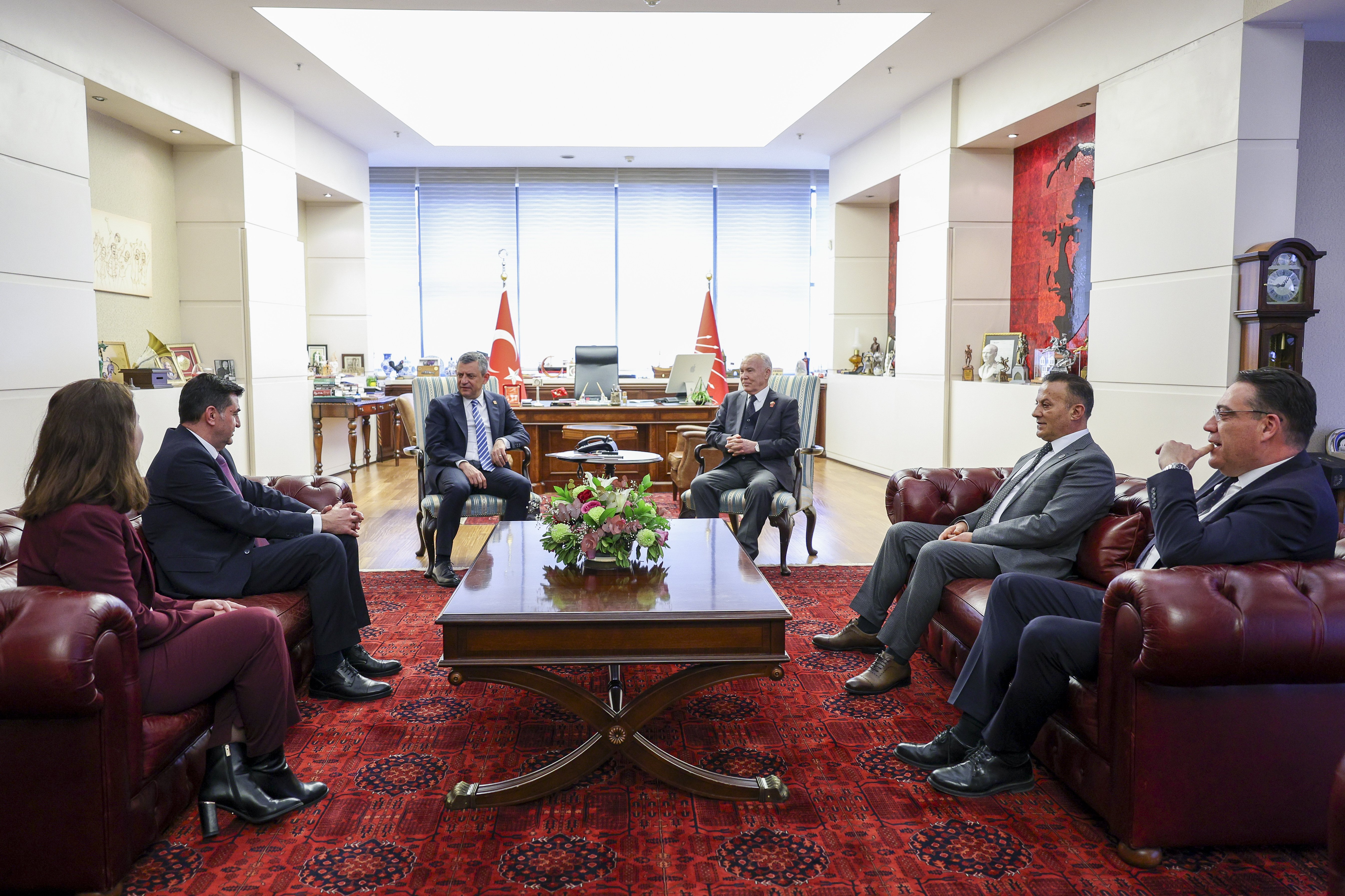 Özgür Özel CHP şehit gazi dernekleri