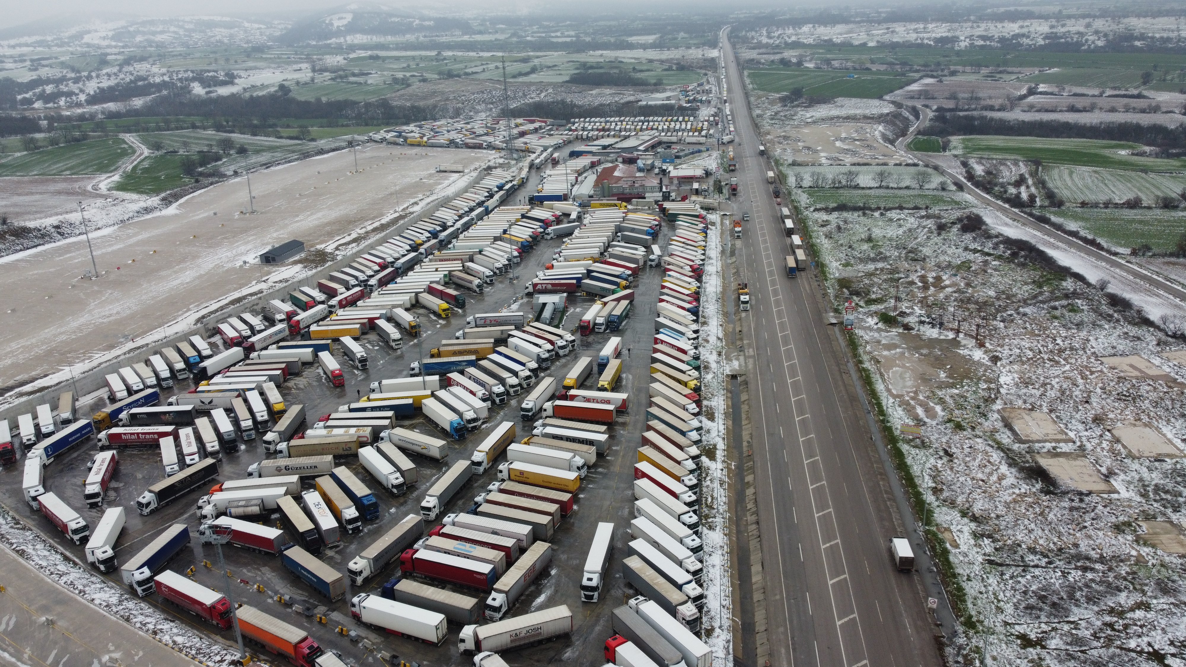 Hamzabeyli Sınır Kapısı bekleyen TIR şoförleri