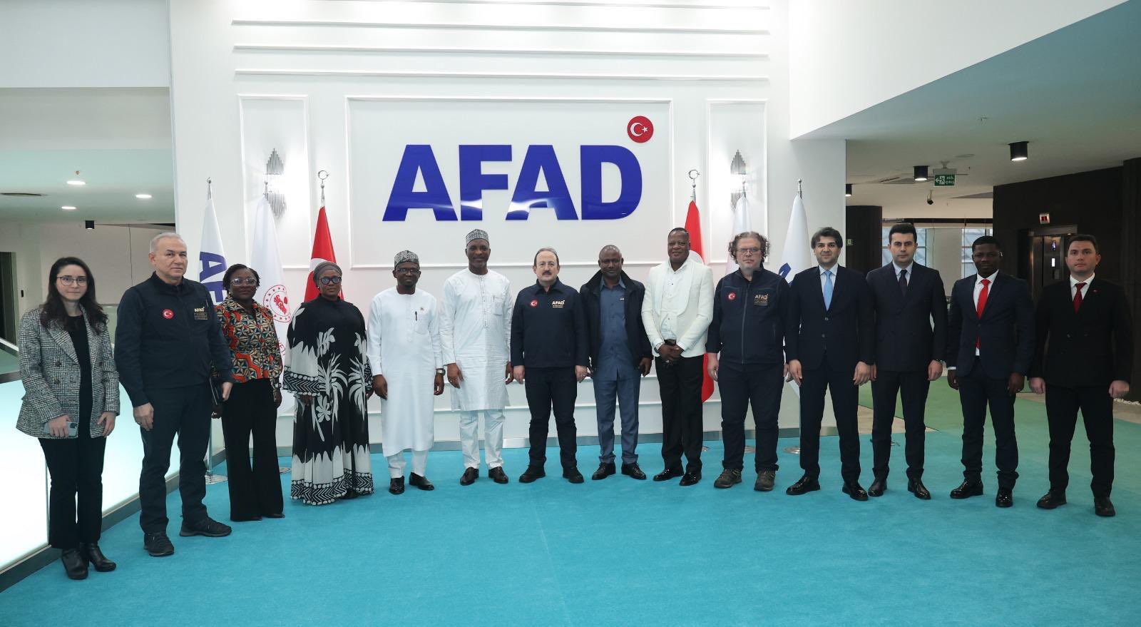 AFAD ve Gana heyeti toplu fotoğraf