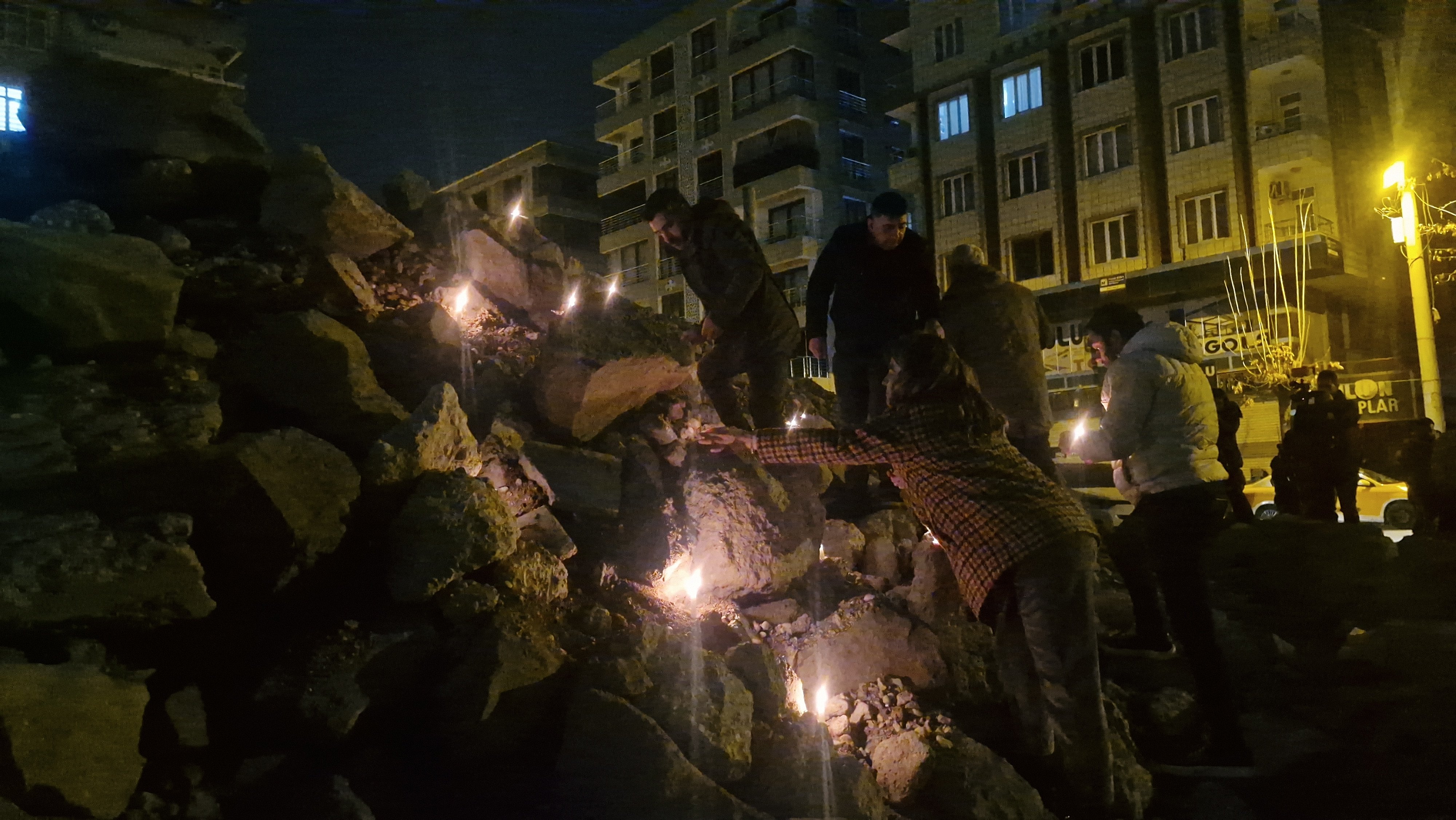 Diyarbakır deprem anmasından görüntüler