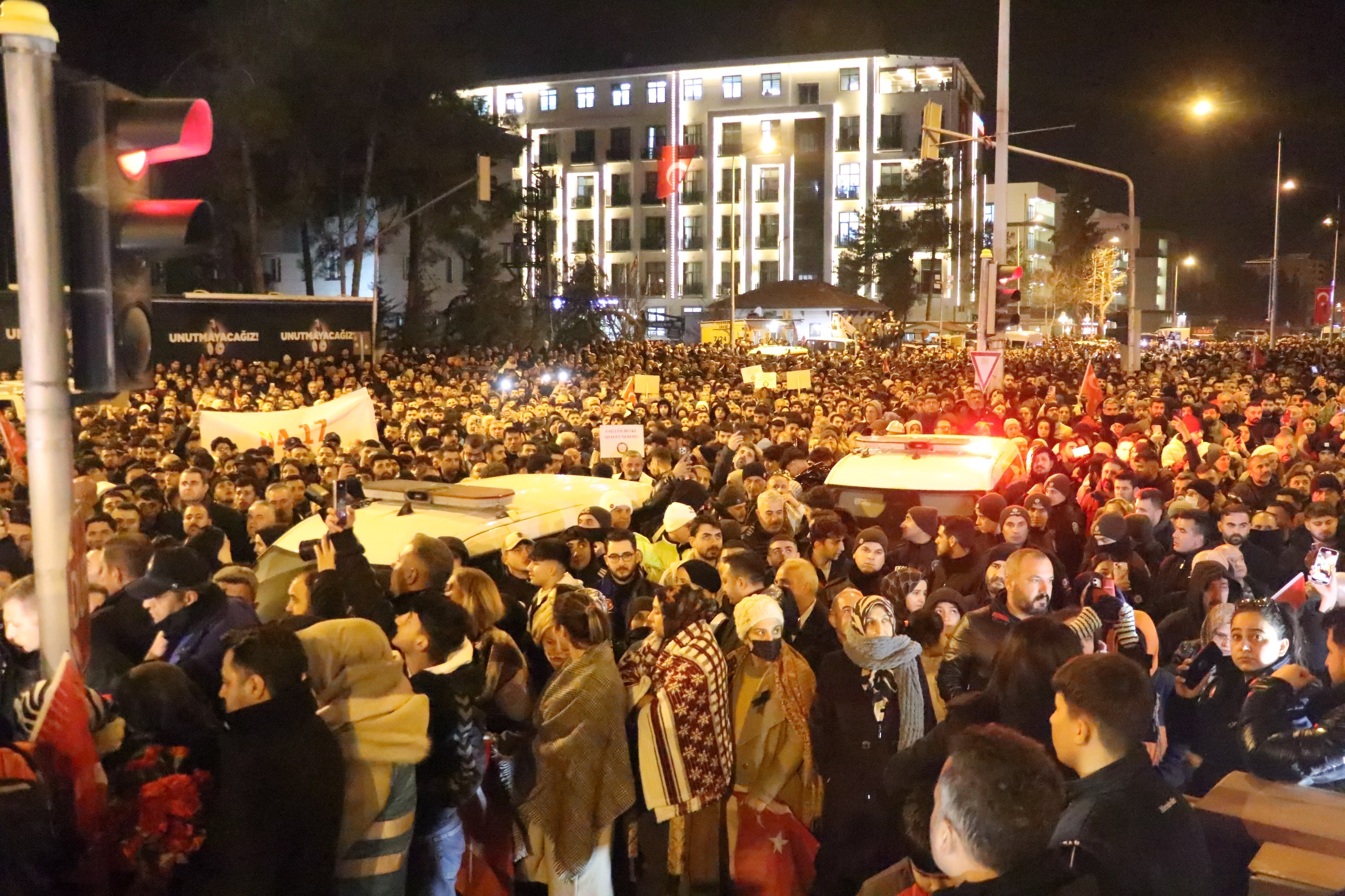 Adıyaman deprem anması halk katılımı