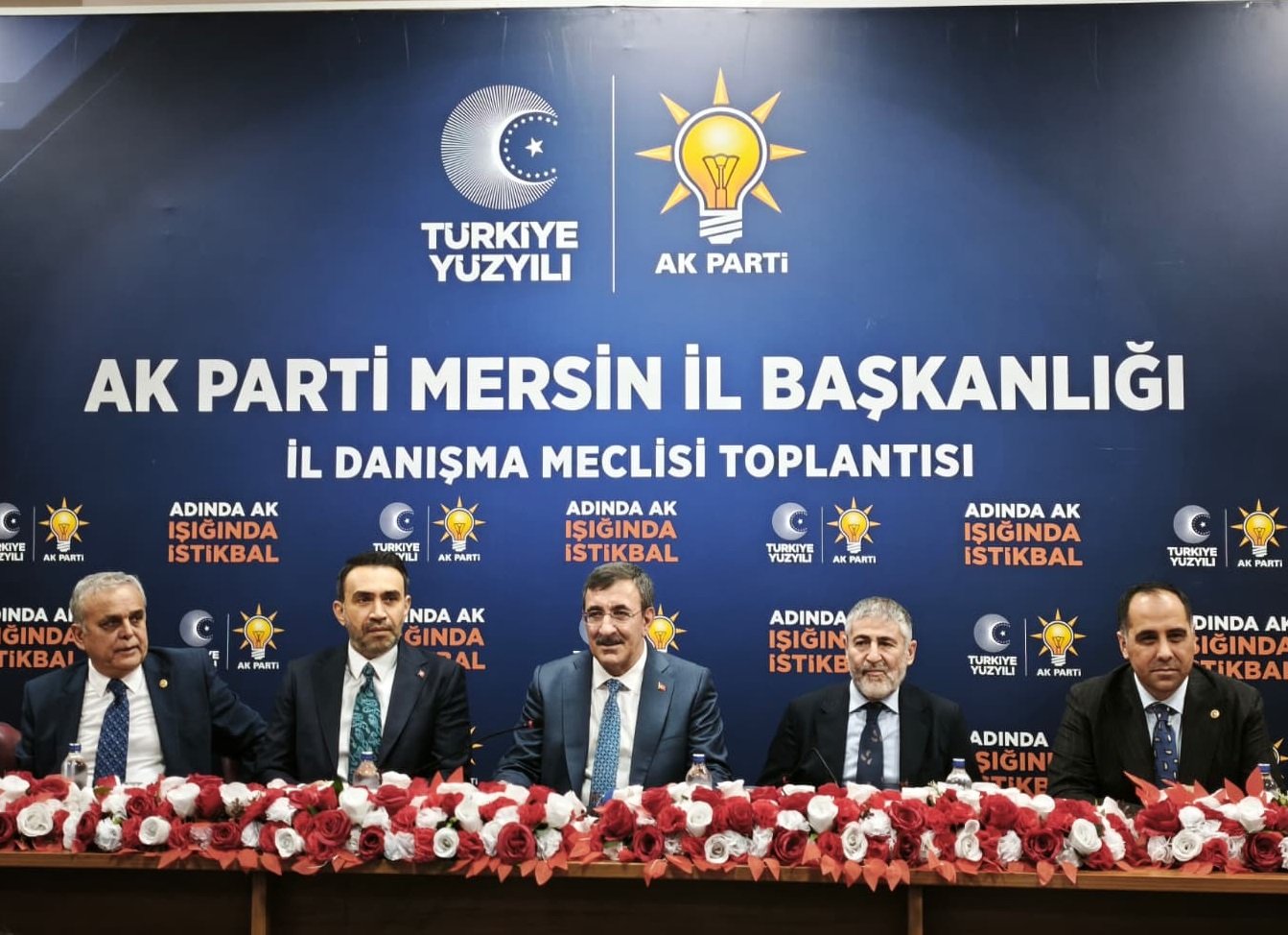 Cevdet Yılmaz AK Partililerle